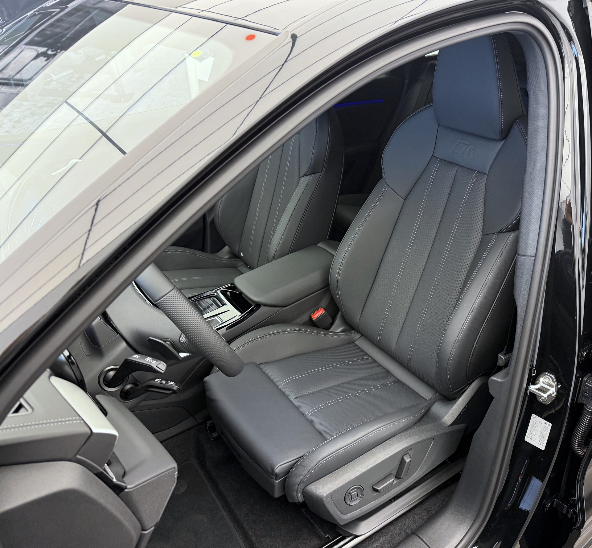 AUDI Q6 e-tron quattro-image-4