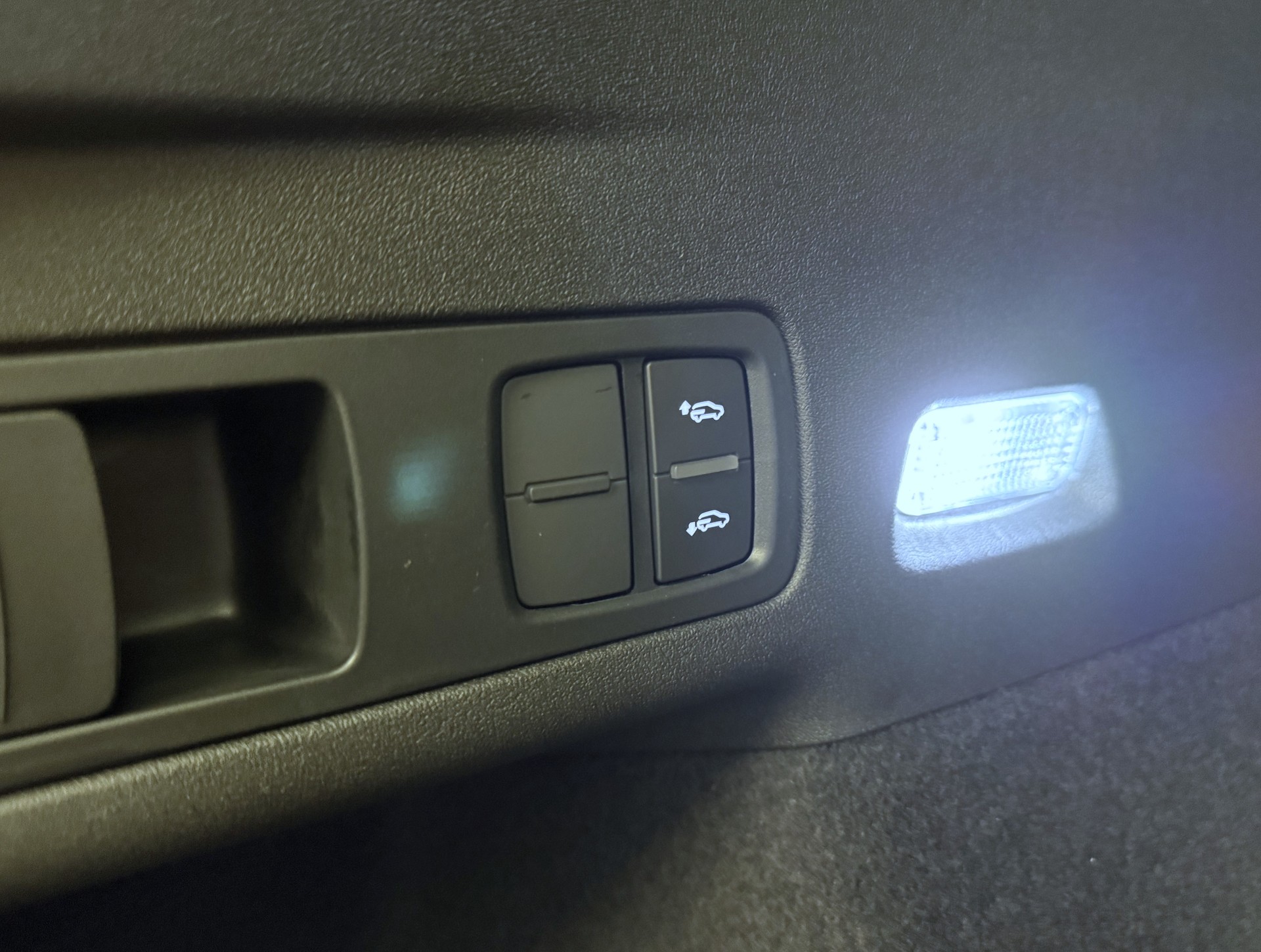 AUDI Q6 e-tron quattro-image-20