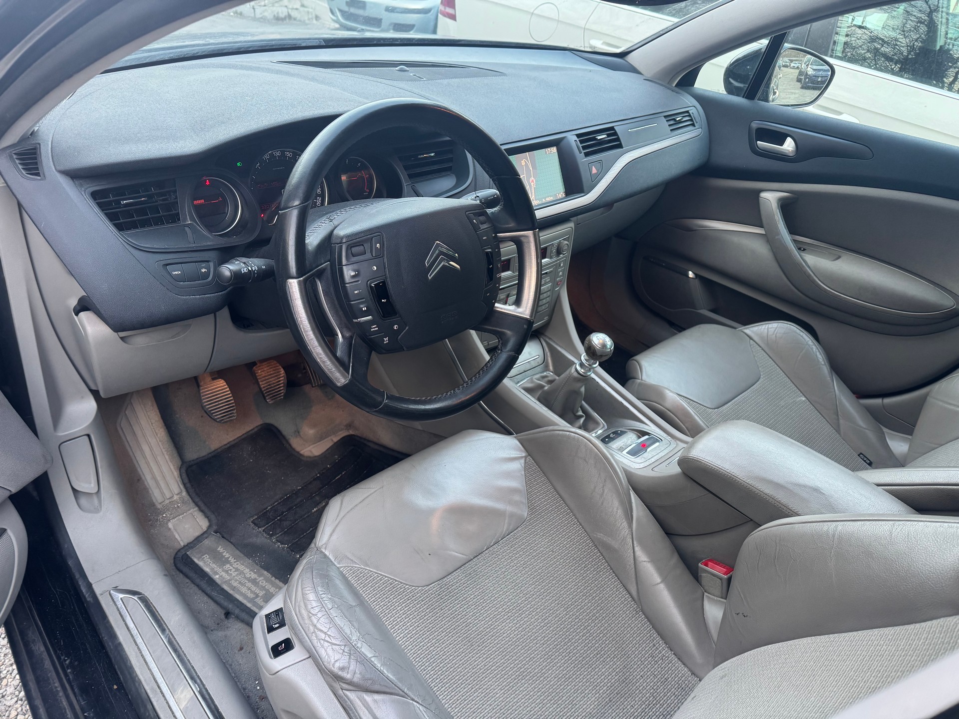 CITROEN C5 Tourer 2.2 HDi Dynamique+-image-5