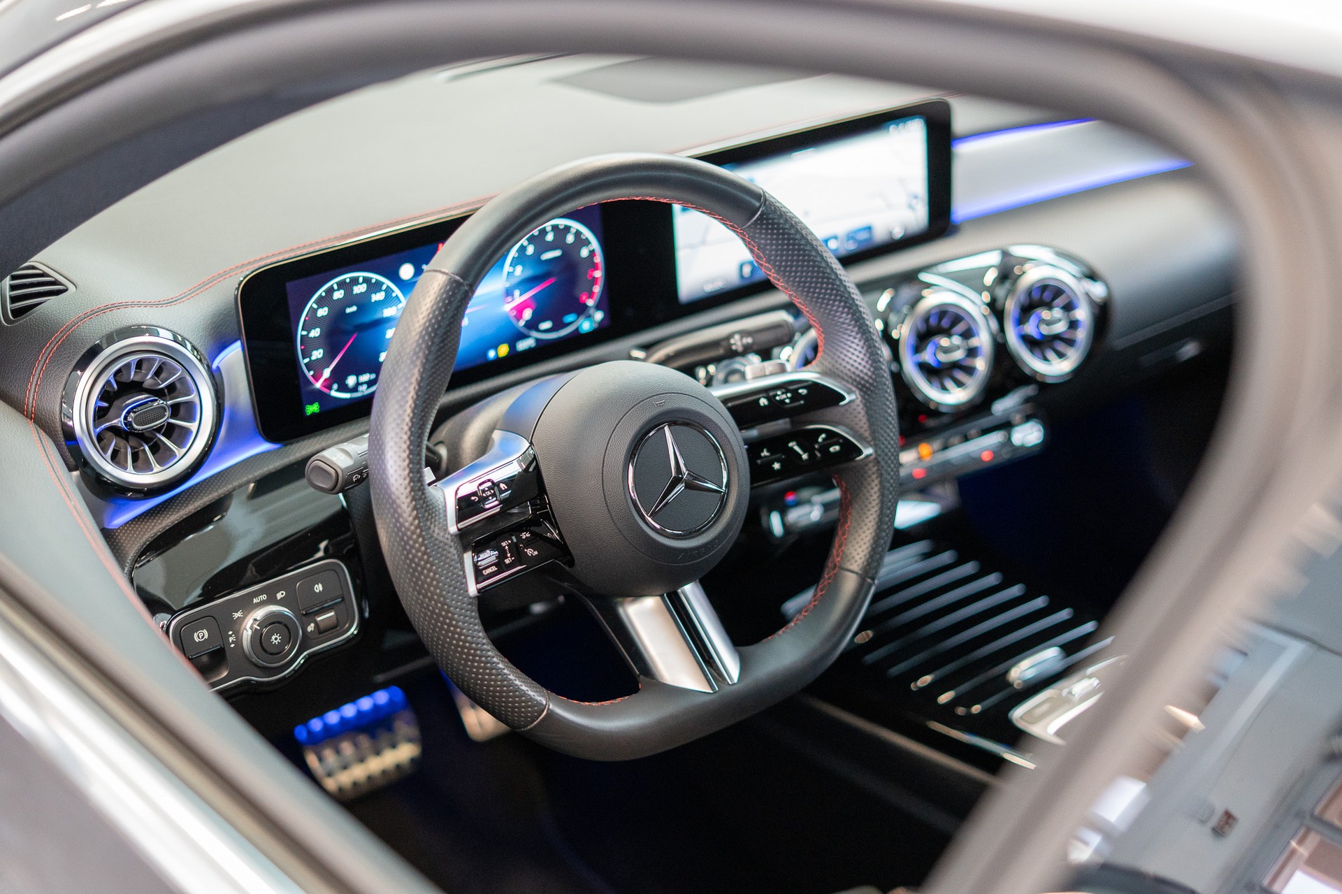 MERCEDES-BENZ CLA 220 AMG Line 4matic / Facelift / Rückfahrkamera / Ambientebeleuchtung-image-10