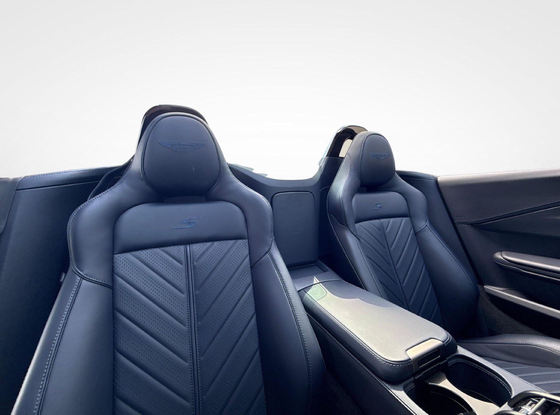 ASTON MARTIN V8 Vantage Roadster 4.0 S V8 Bi-Turbo-image-10