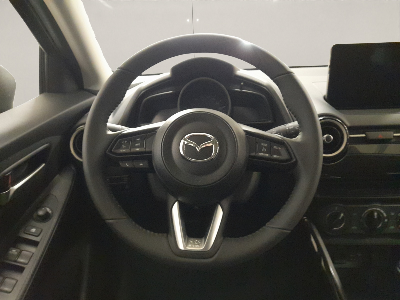 MAZDA 2 1.5 90 Centre-Line-image-7
