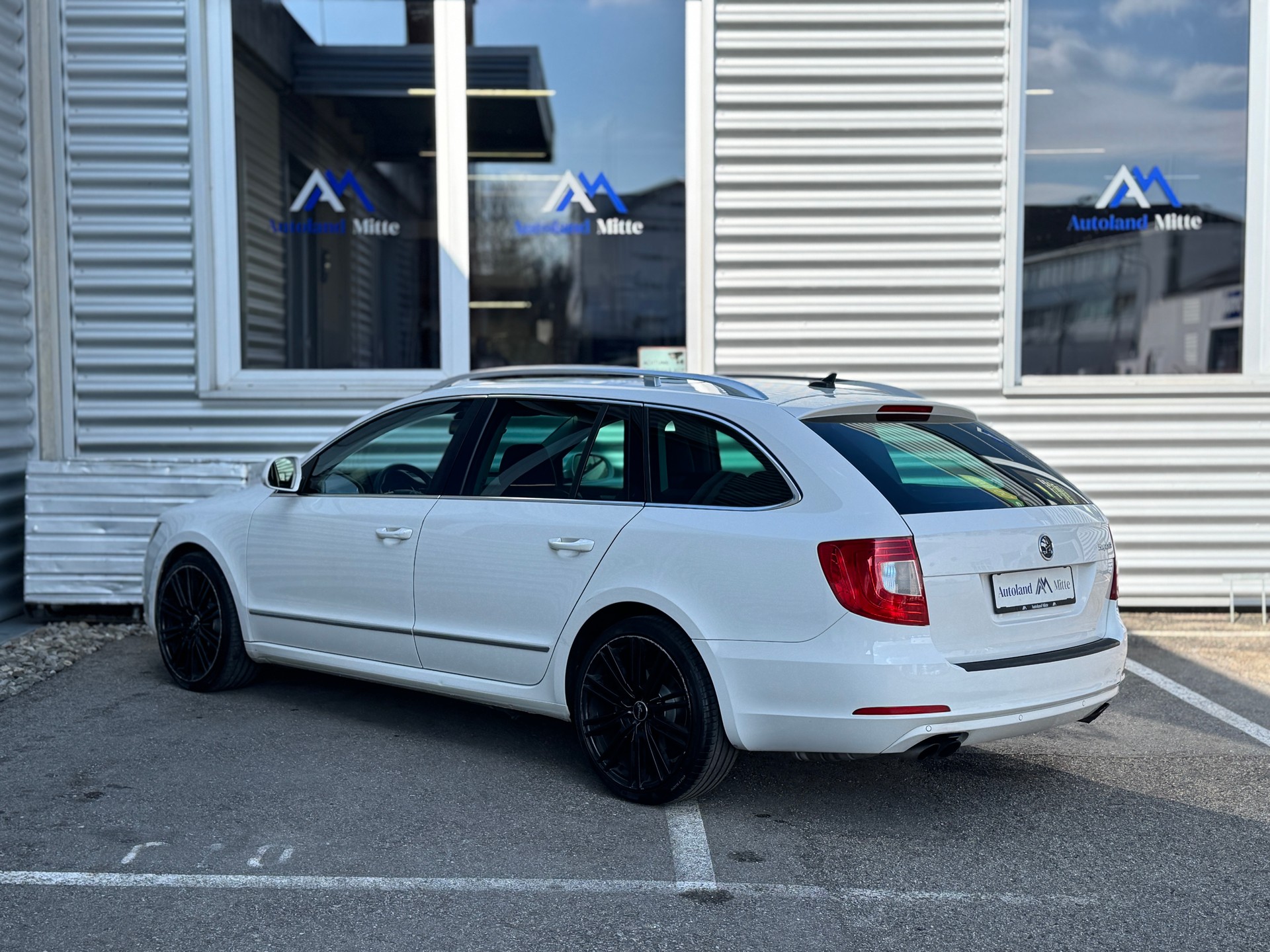 SKODA Superb Combi 2.0 TSI Ambition DSG-image-5