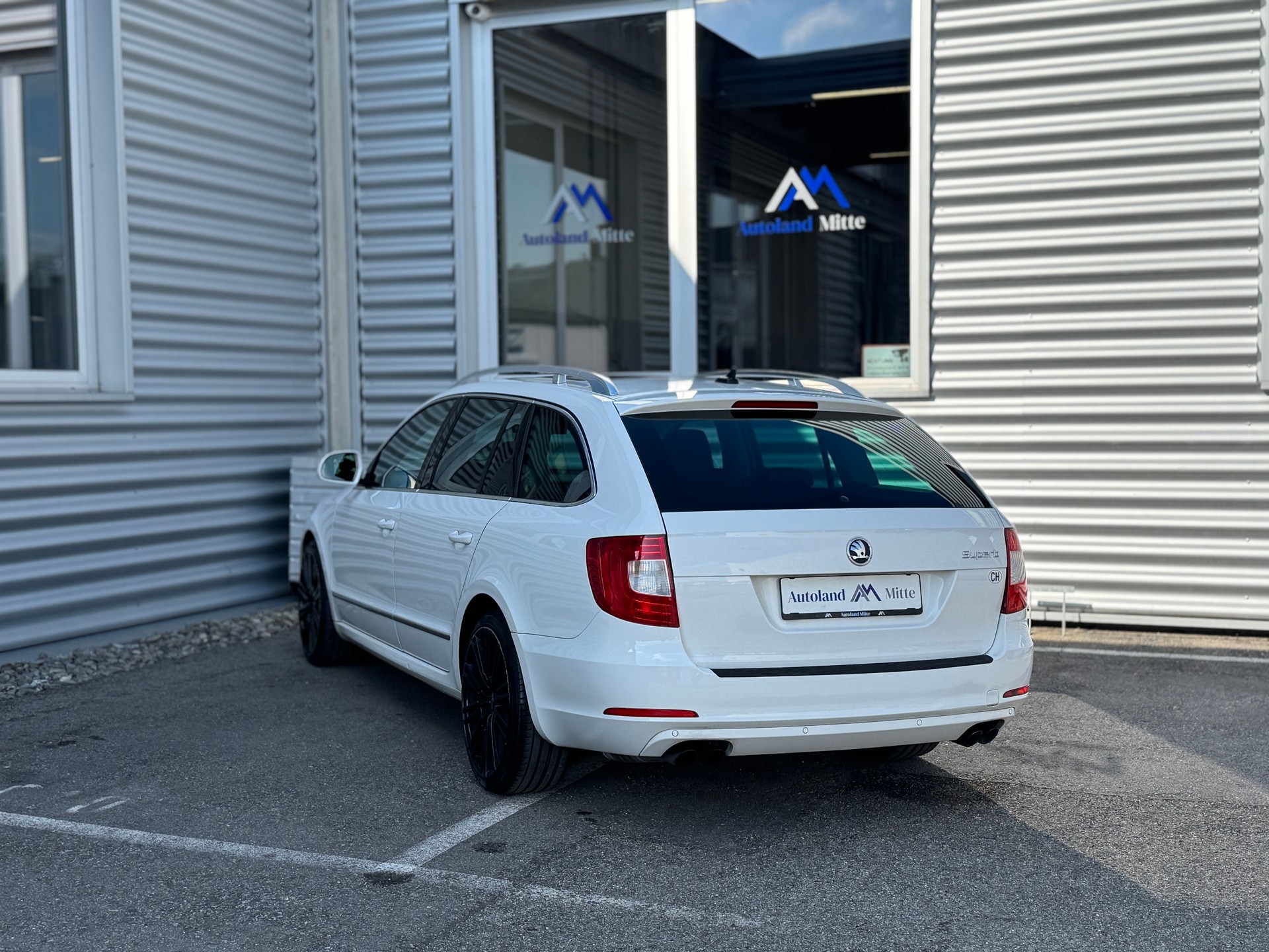 SKODA Superb Combi 2.0 TSI Ambition DSG-image-4