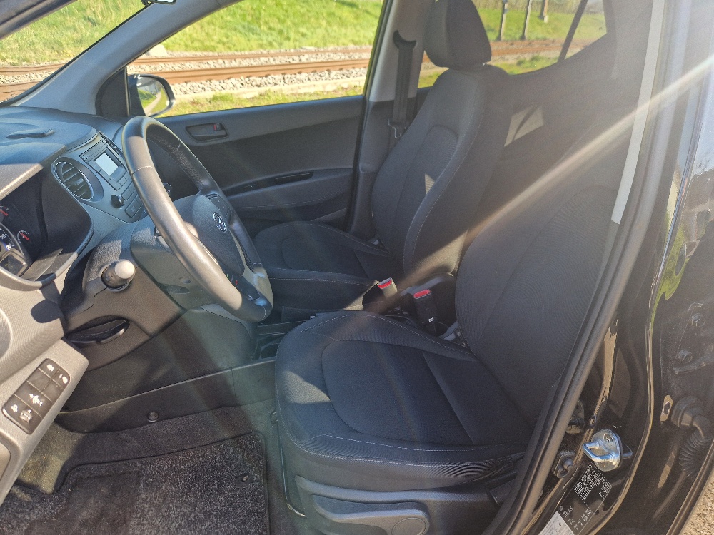 HYUNDAI i10 1.2 Amplia Automatic-image-9