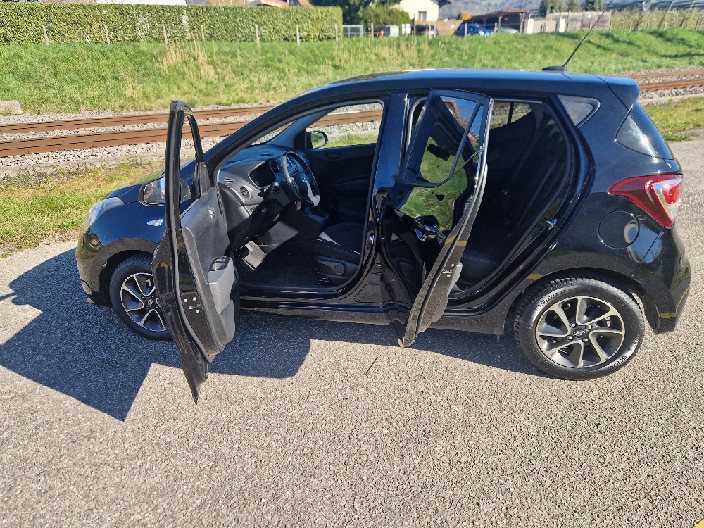 HYUNDAI i10 1.2 Amplia Automatic-image-2