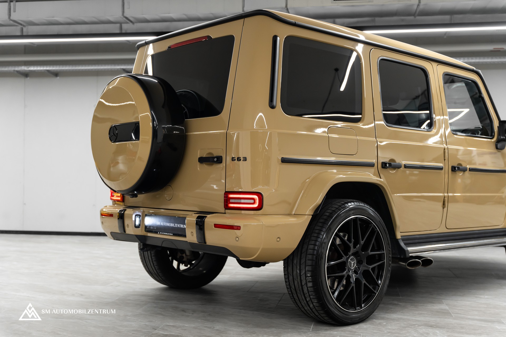 MERCEDES-BENZ G 63 AMG / Wüstensand / Burmester / Massage / 360° / Schiebedach-image-9