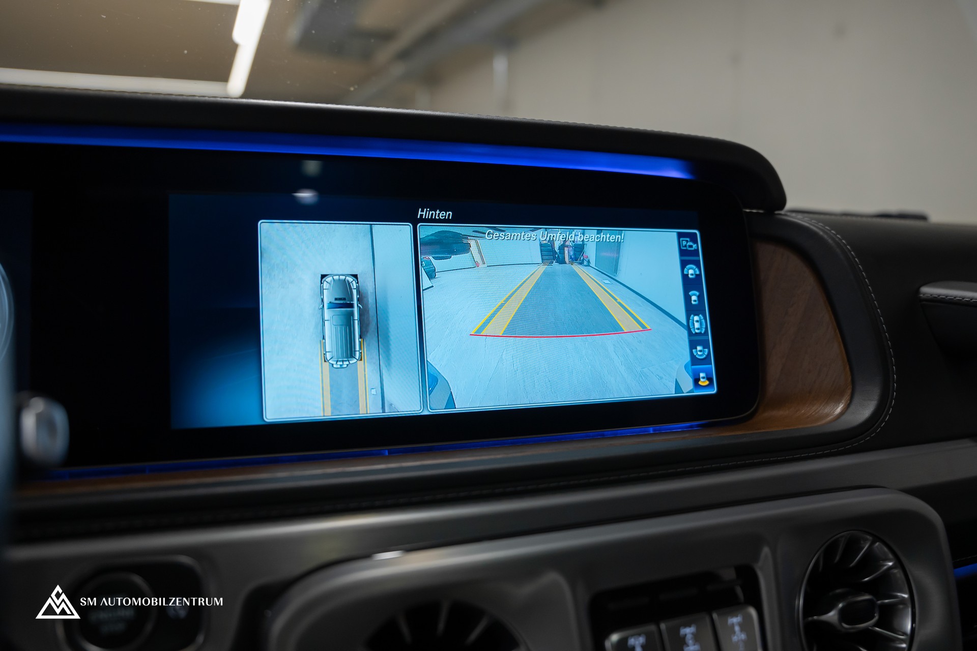 MERCEDES-BENZ G 63 AMG / Wüstensand / Burmester / Massage / 360° / Schiebedach-image-27