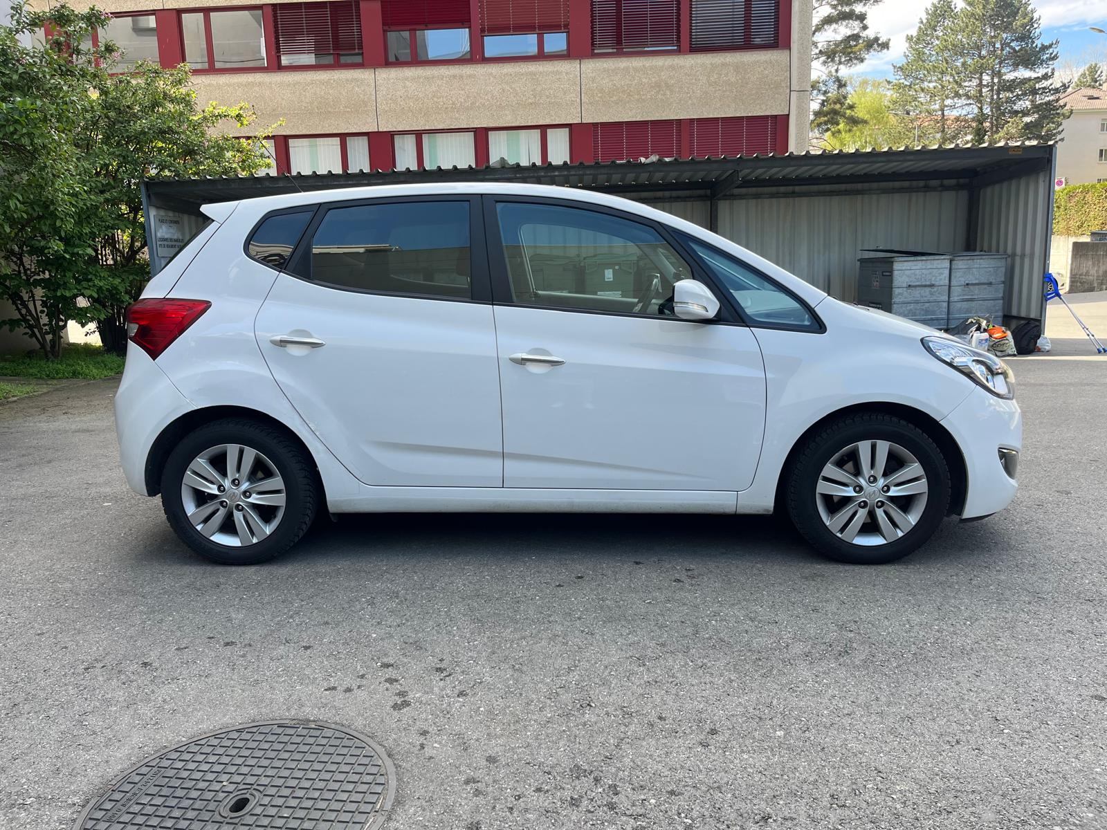 HYUNDAI iX20 1.6 Premium Automatic-image-9