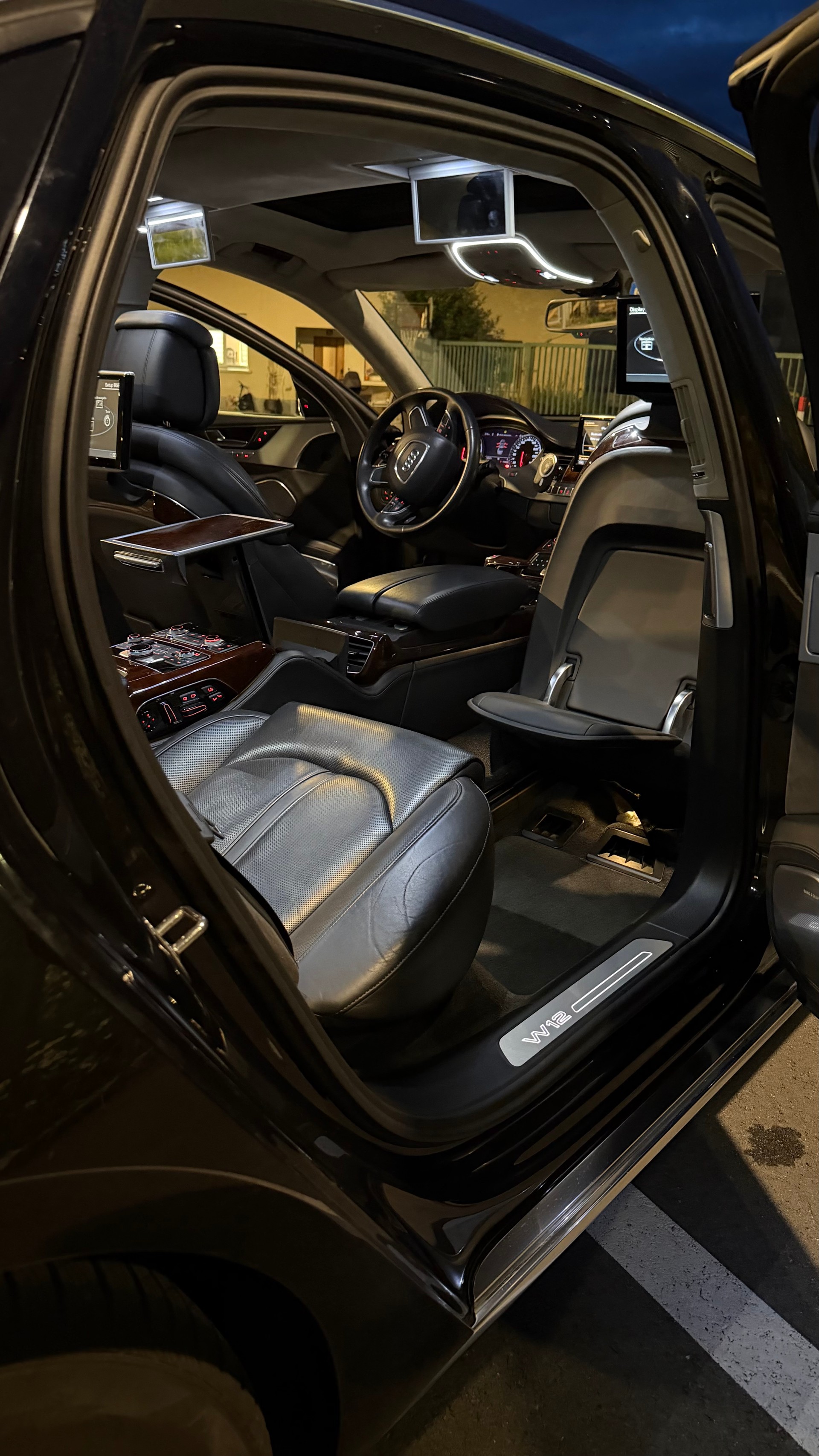 AUDI A8 L 6.3 FSI W12 quattro tiptronic-image-15