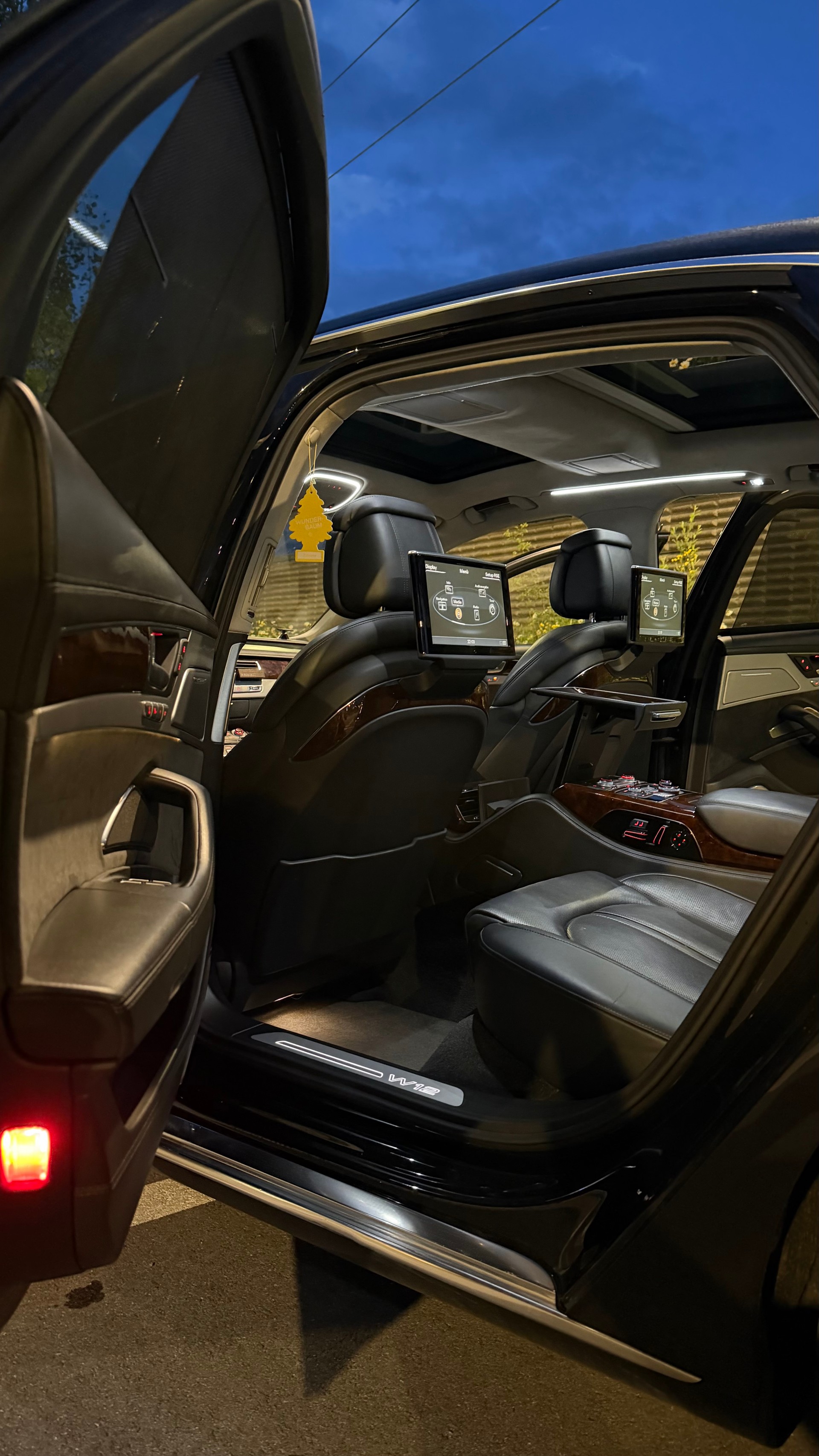 AUDI A8 L 6.3 FSI W12 quattro tiptronic-image-11