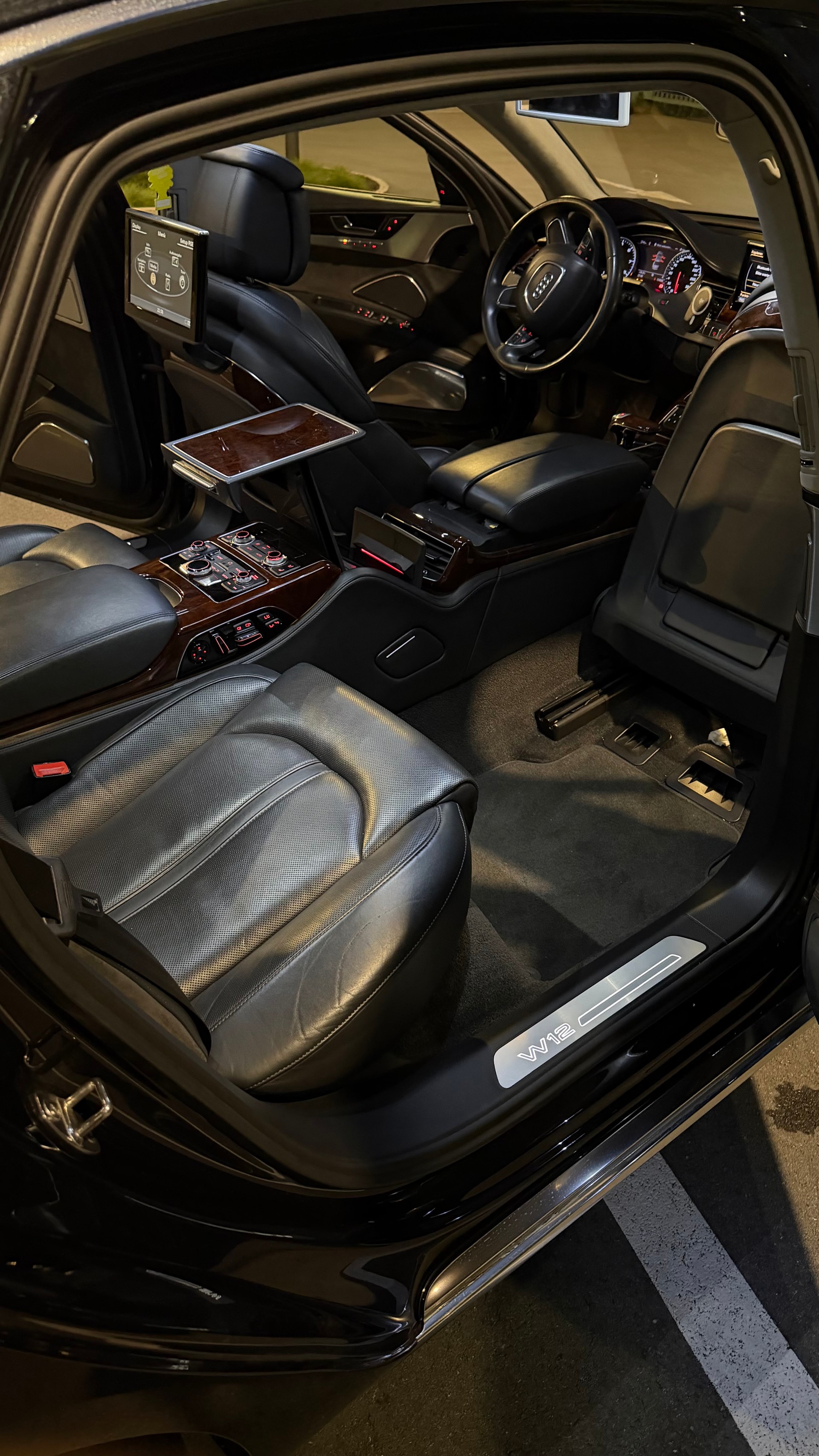 AUDI A8 L 6.3 FSI W12 quattro tiptronic-image-16