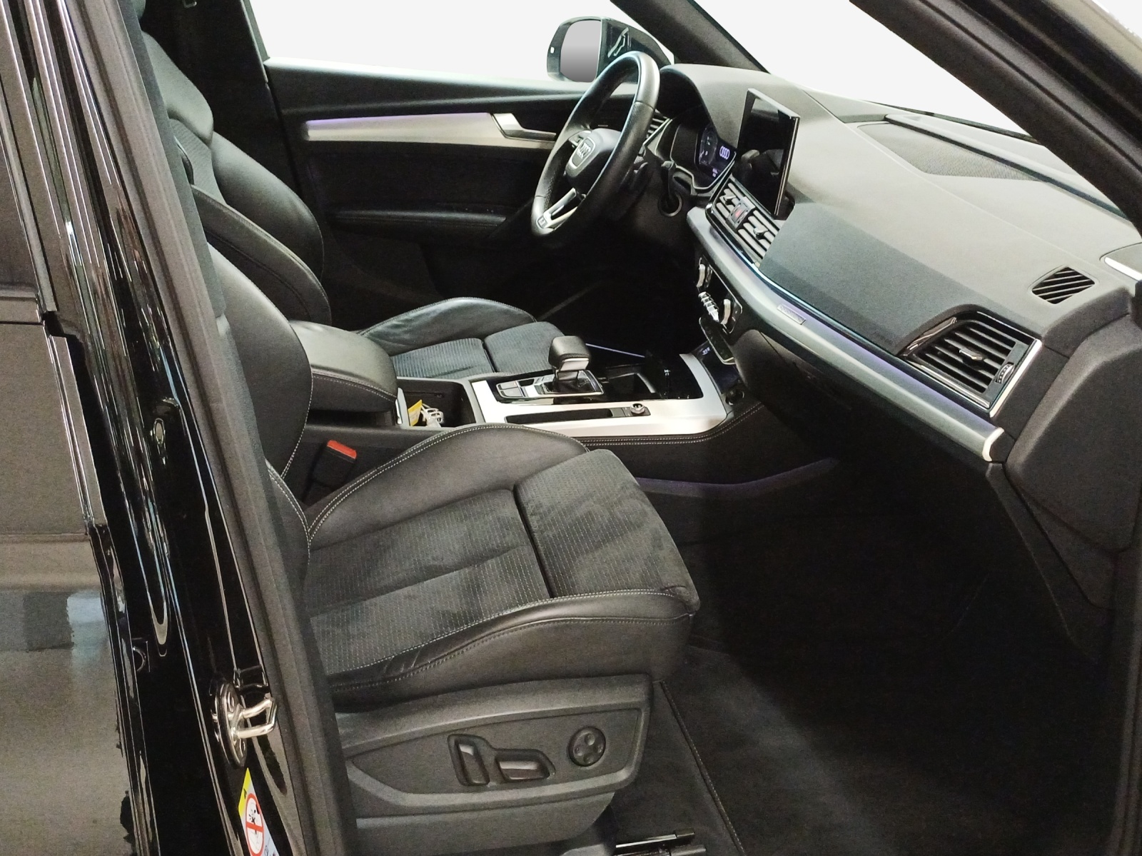 AUDI Q5 55 TFSI e PHEV S line quattro S-tronic-image-15