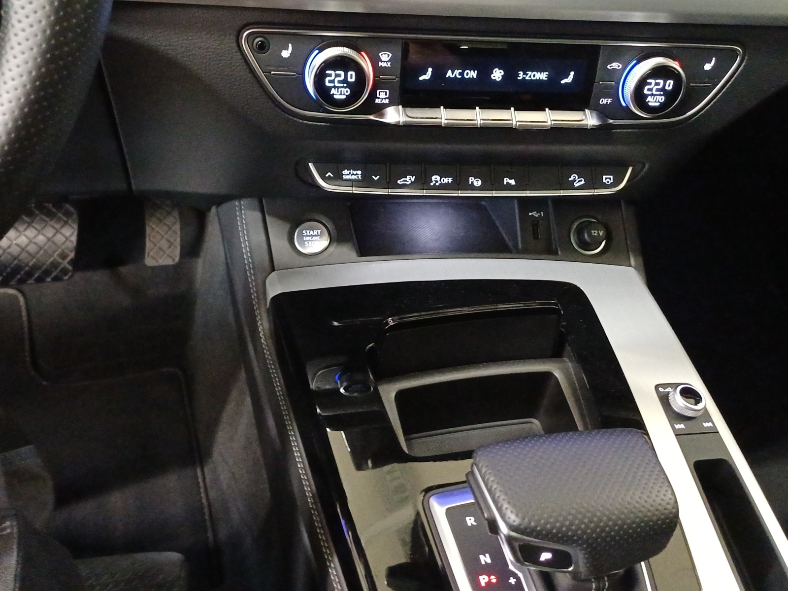 AUDI Q5 55 TFSI e PHEV S line quattro S-tronic-image-10