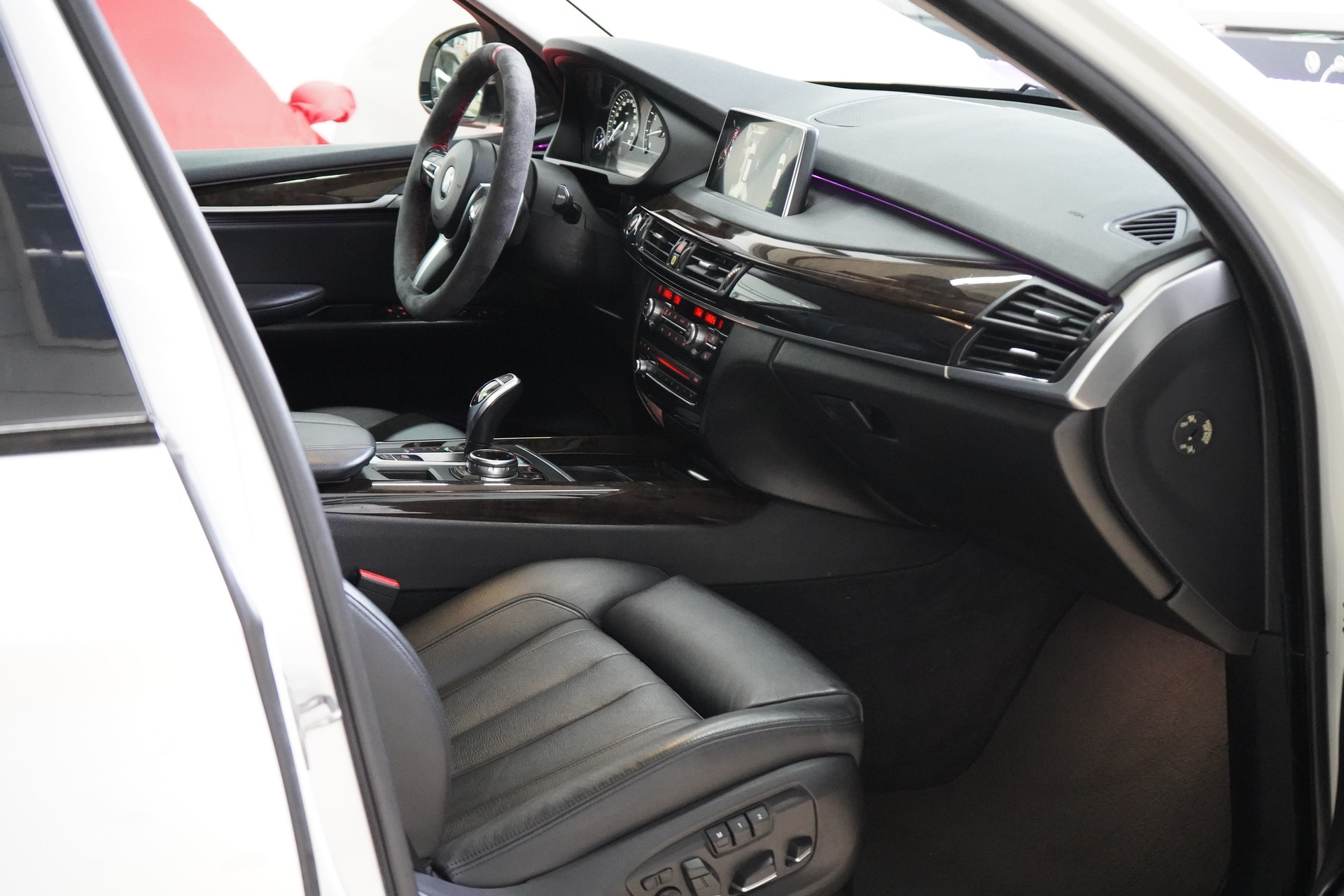 BMW X5 xDrive 50i Steptronic-image-23