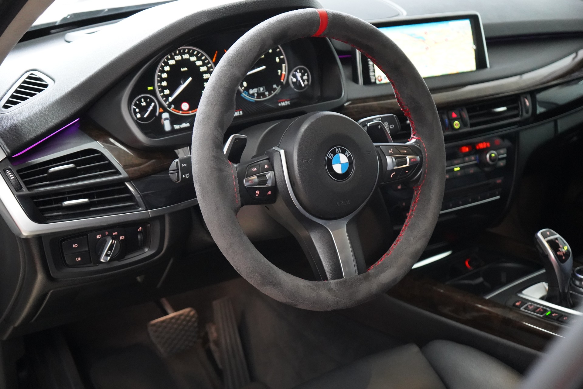BMW X5 xDrive 50i Steptronic-image-16
