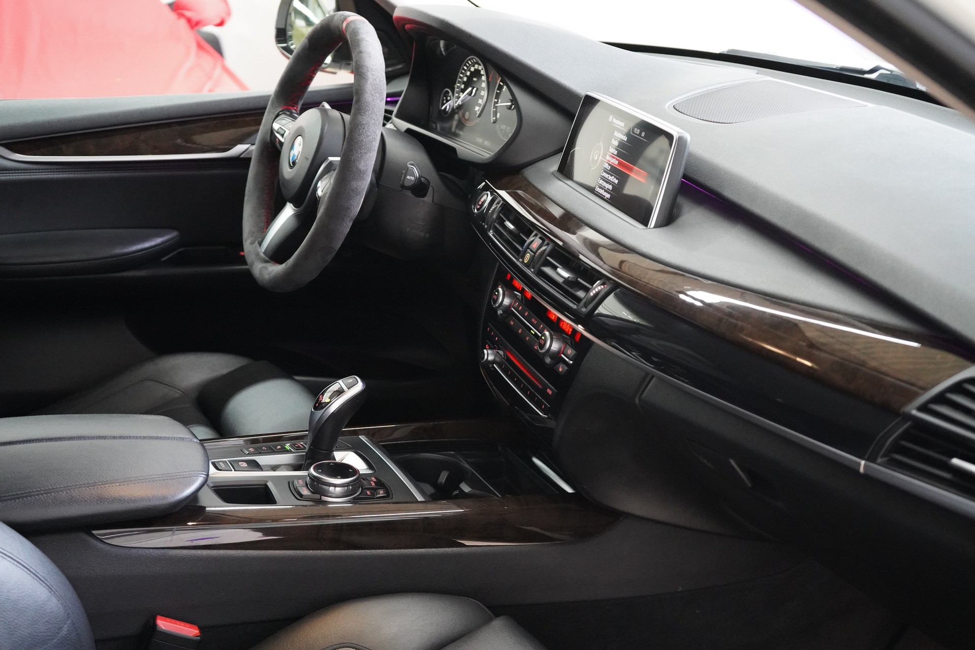 BMW X5 xDrive 50i Steptronic-image-24