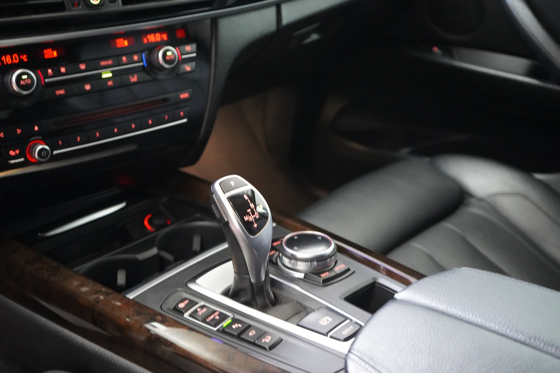 BMW X5 xDrive 50i Steptronic-image-19