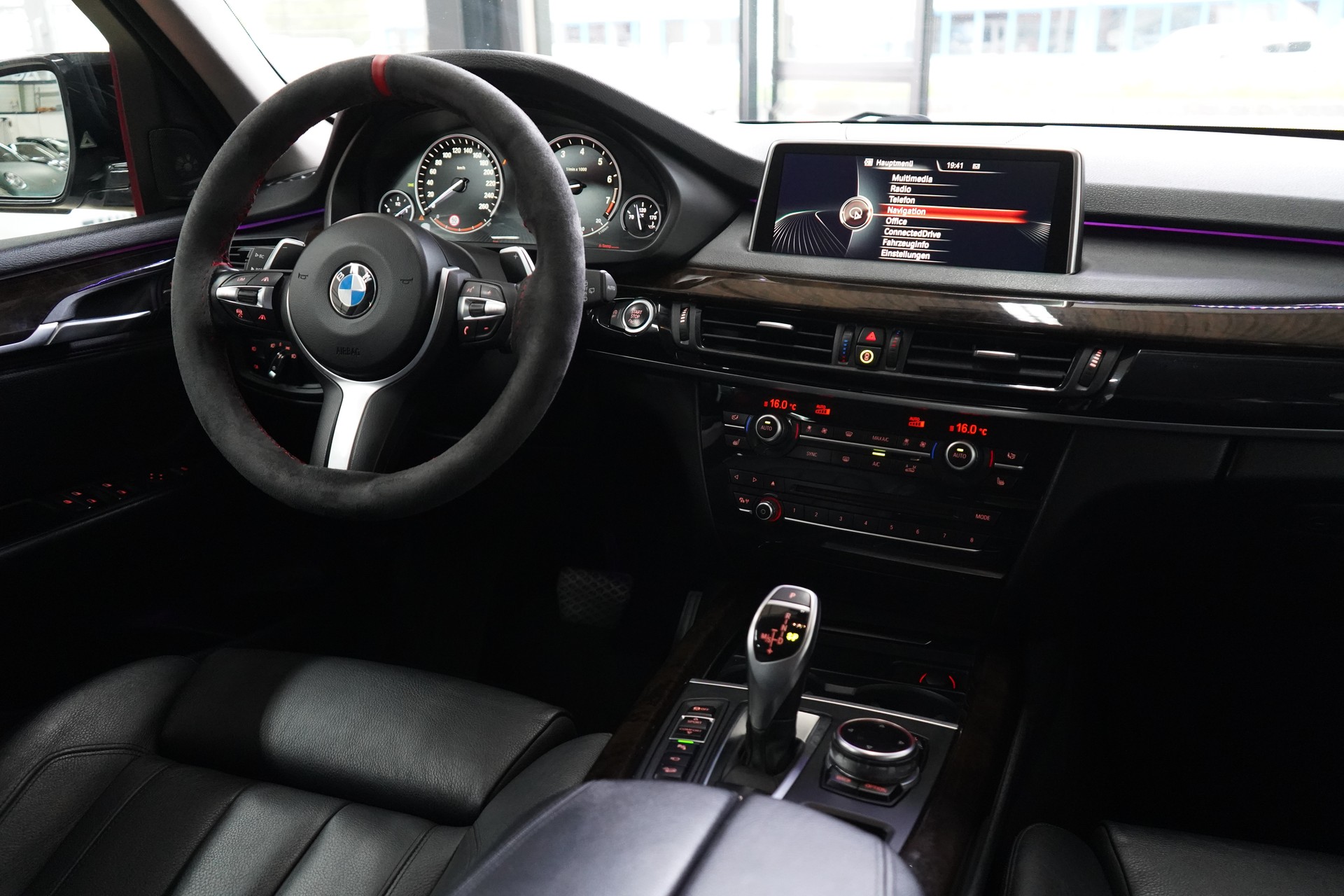 BMW X5 xDrive 50i Steptronic-image-26