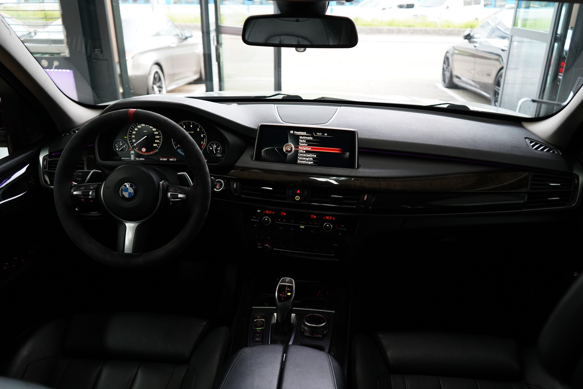BMW X5 xDrive 50i Steptronic-image-25