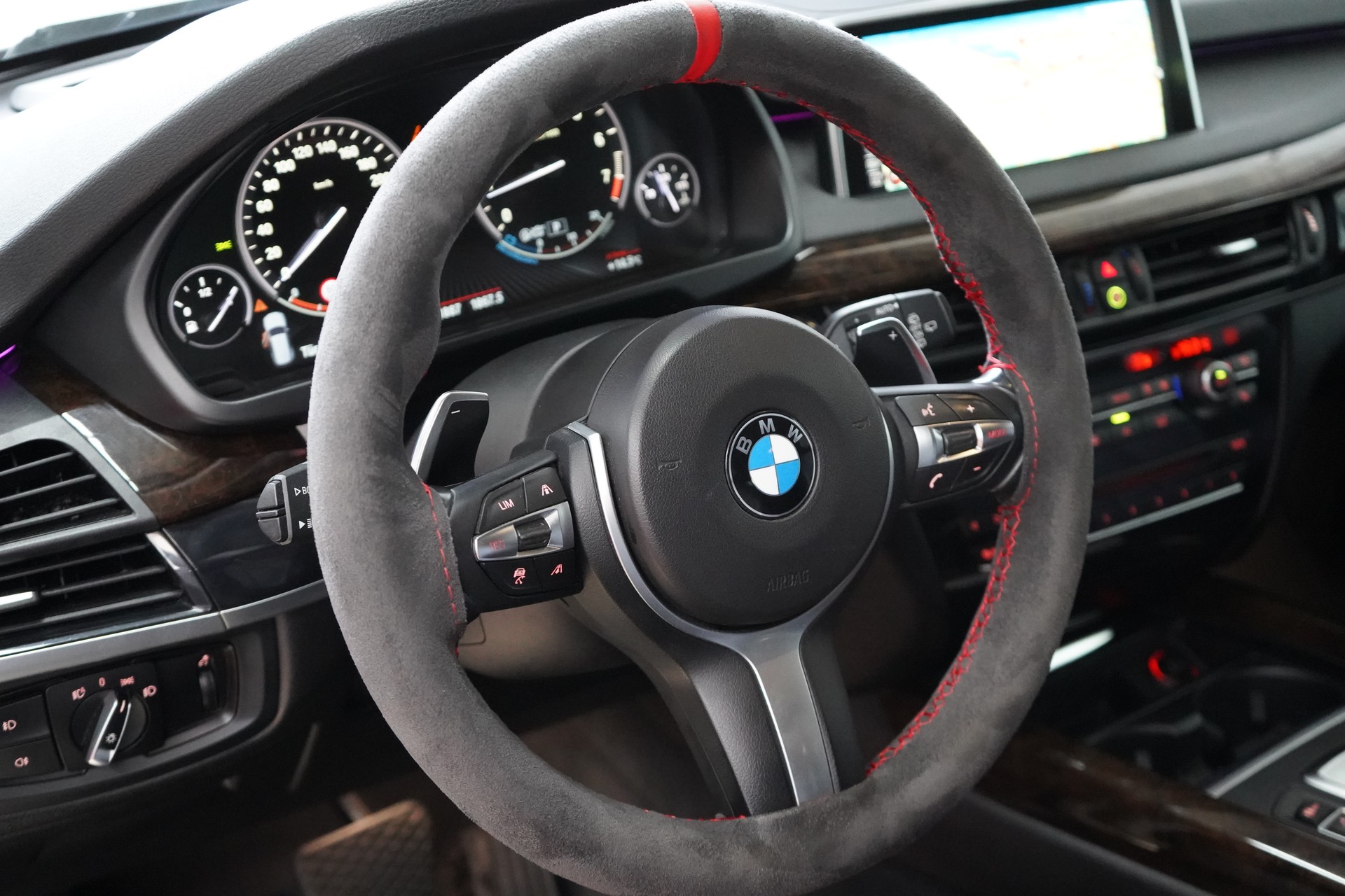 BMW X5 xDrive 50i Steptronic-image-17