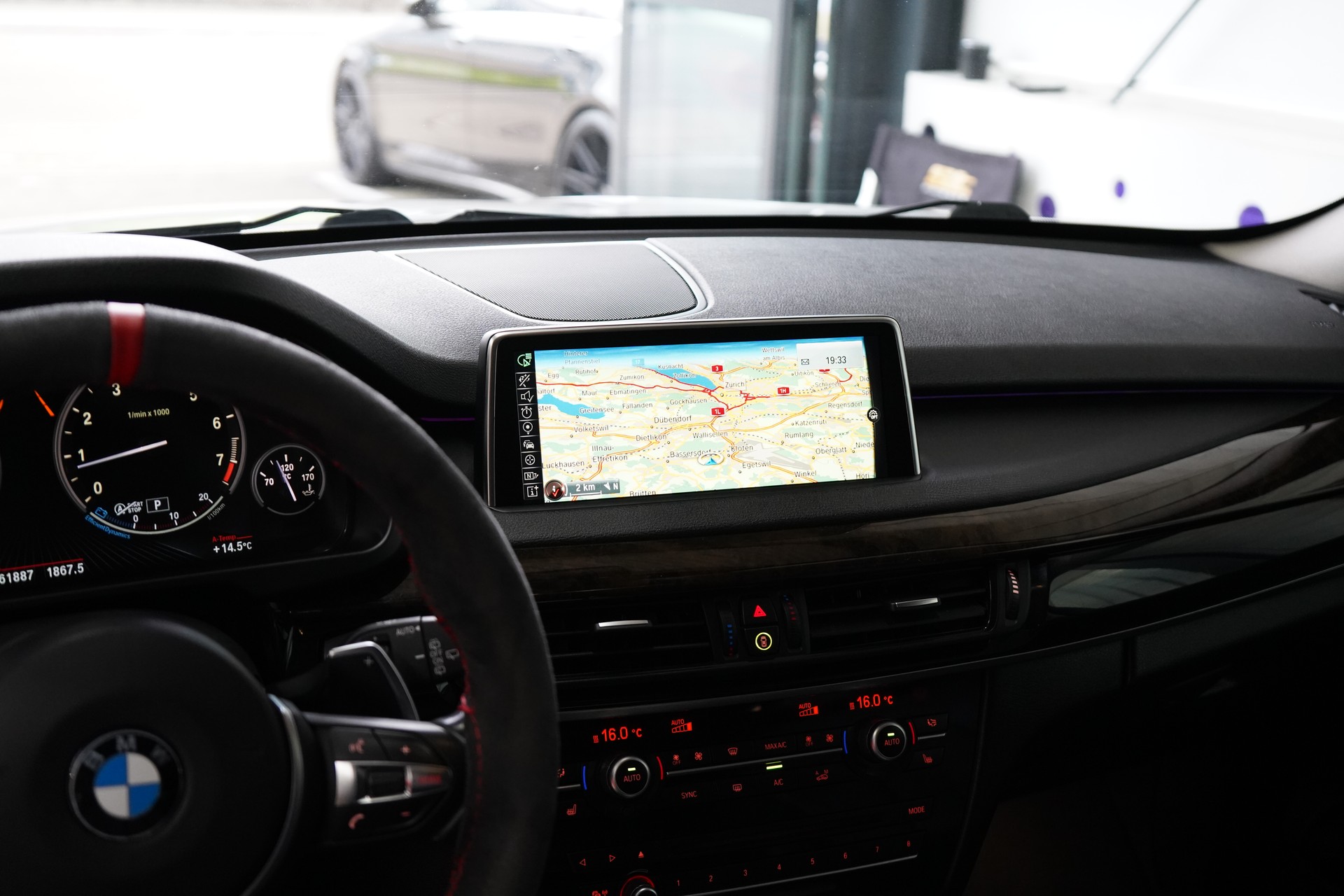 BMW X5 xDrive 50i Steptronic-image-18