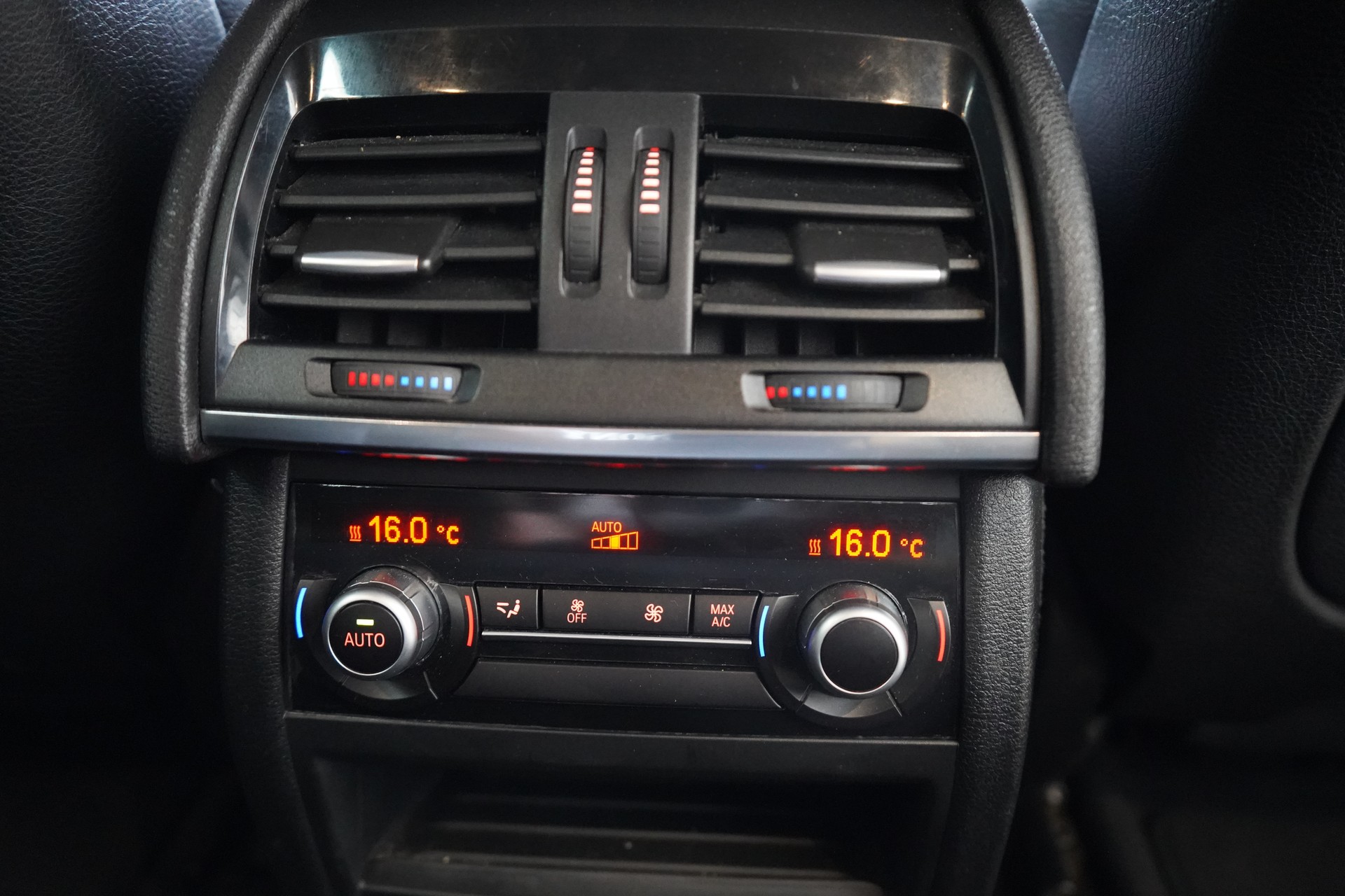 BMW X5 xDrive 50i Steptronic-image-28