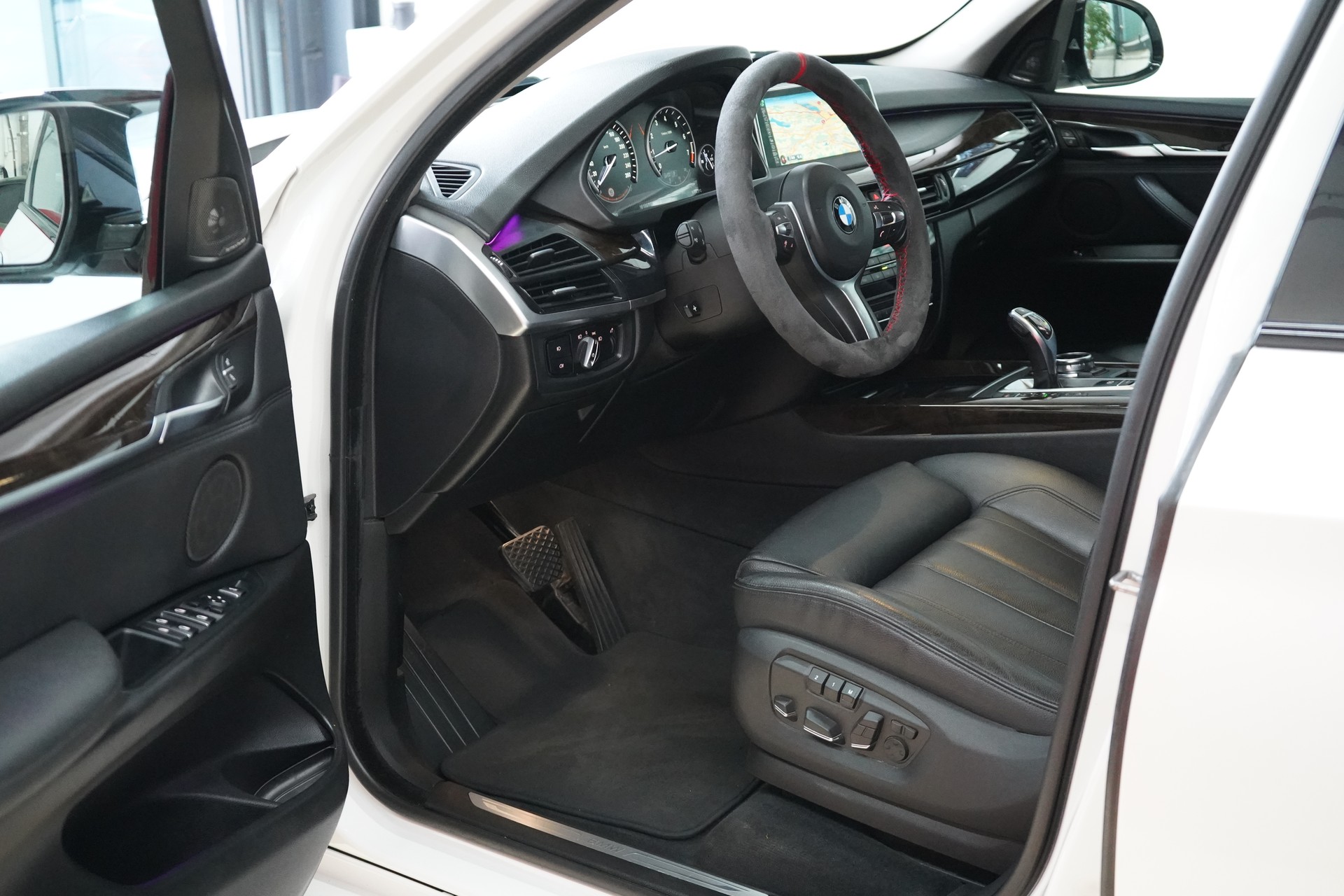 BMW X5 xDrive 50i Steptronic-image-15