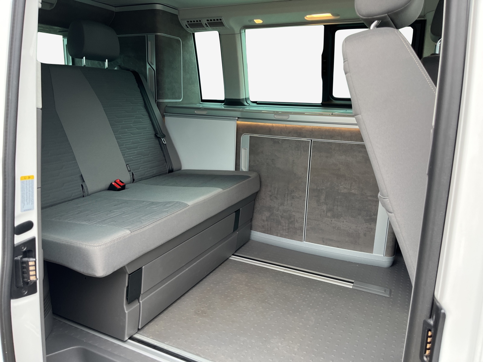 VW T6.1 California 2.0 TDI Ocean Liberty 4Motion DSG-image-8