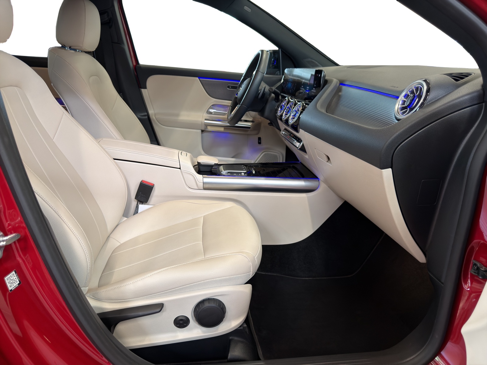 MERCEDES-BENZ GLA 200 4MATIC-image-16
