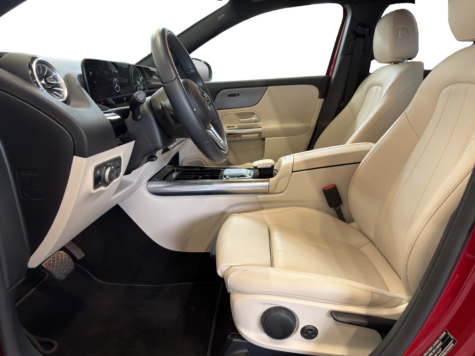 MERCEDES-BENZ GLA 200 4MATIC-image-8