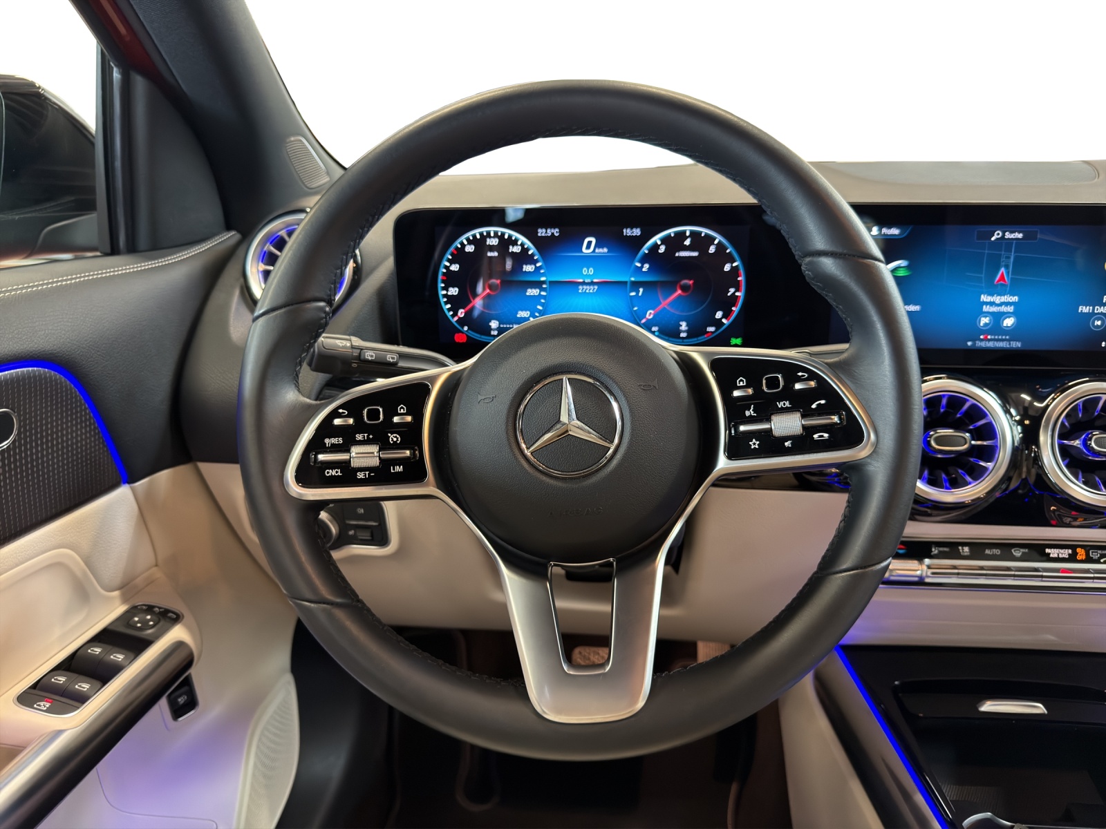 MERCEDES-BENZ GLA 200 4MATIC-image-10