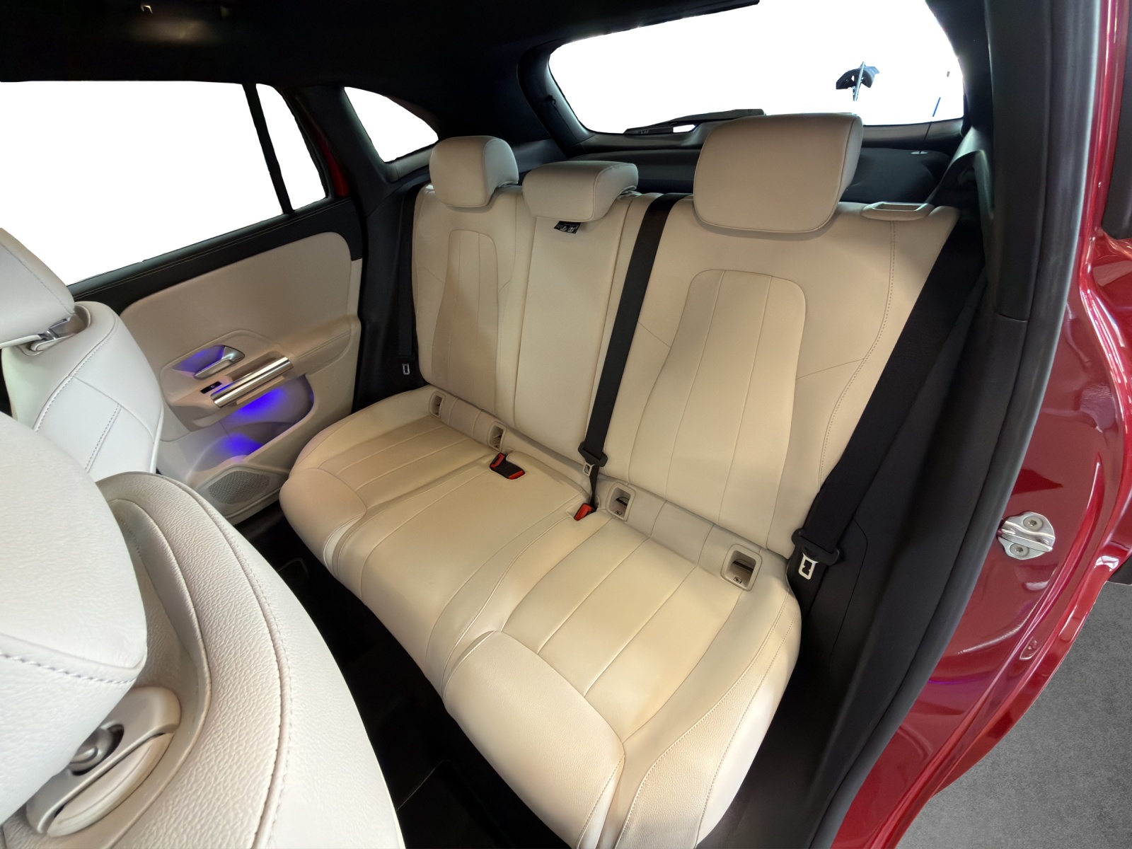 MERCEDES-BENZ GLA 200 4MATIC-image-17