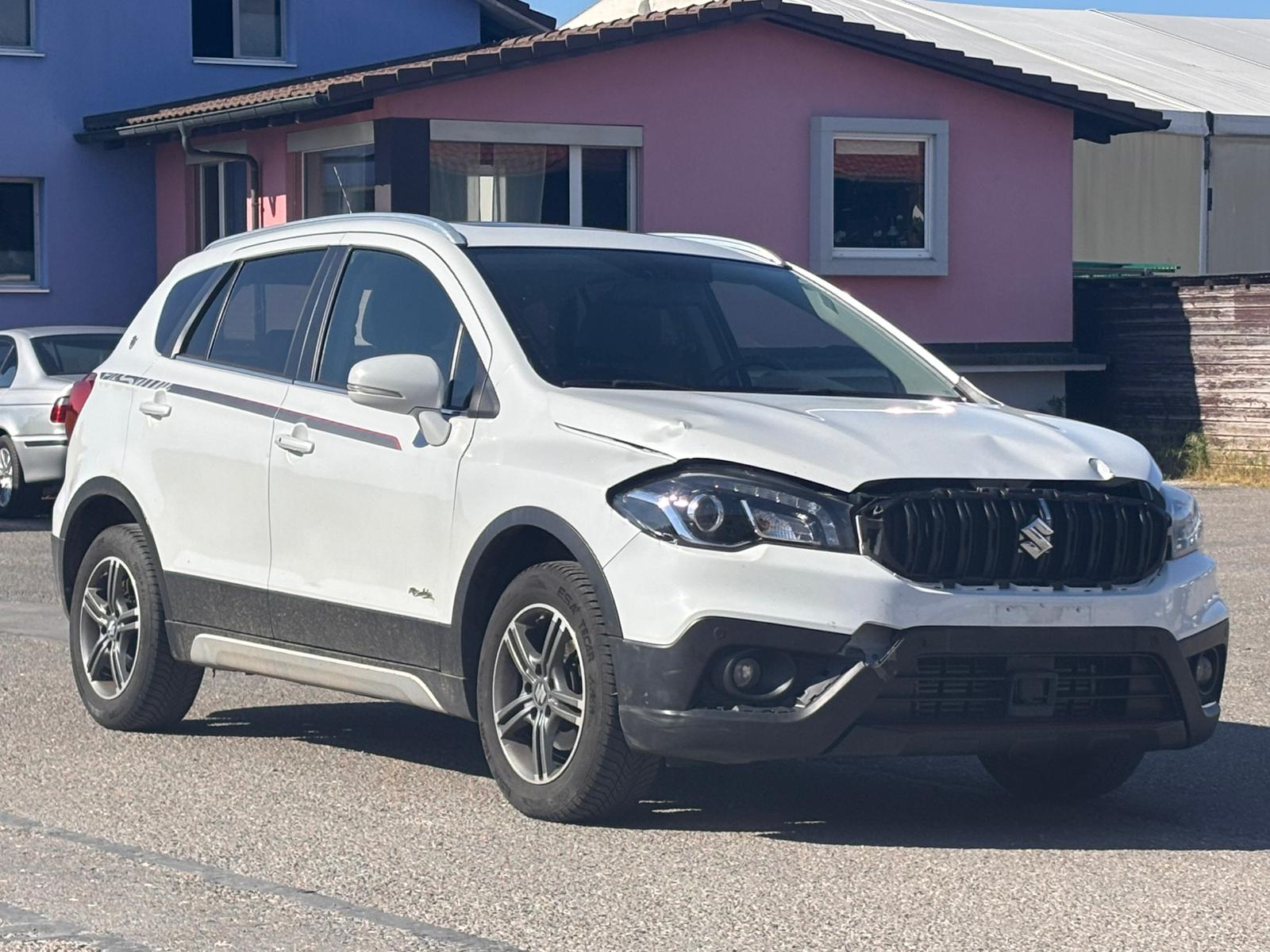 SUZUKI SX4 S-Cross 1.4 16V Compact Top 4WD Automatic-image-2