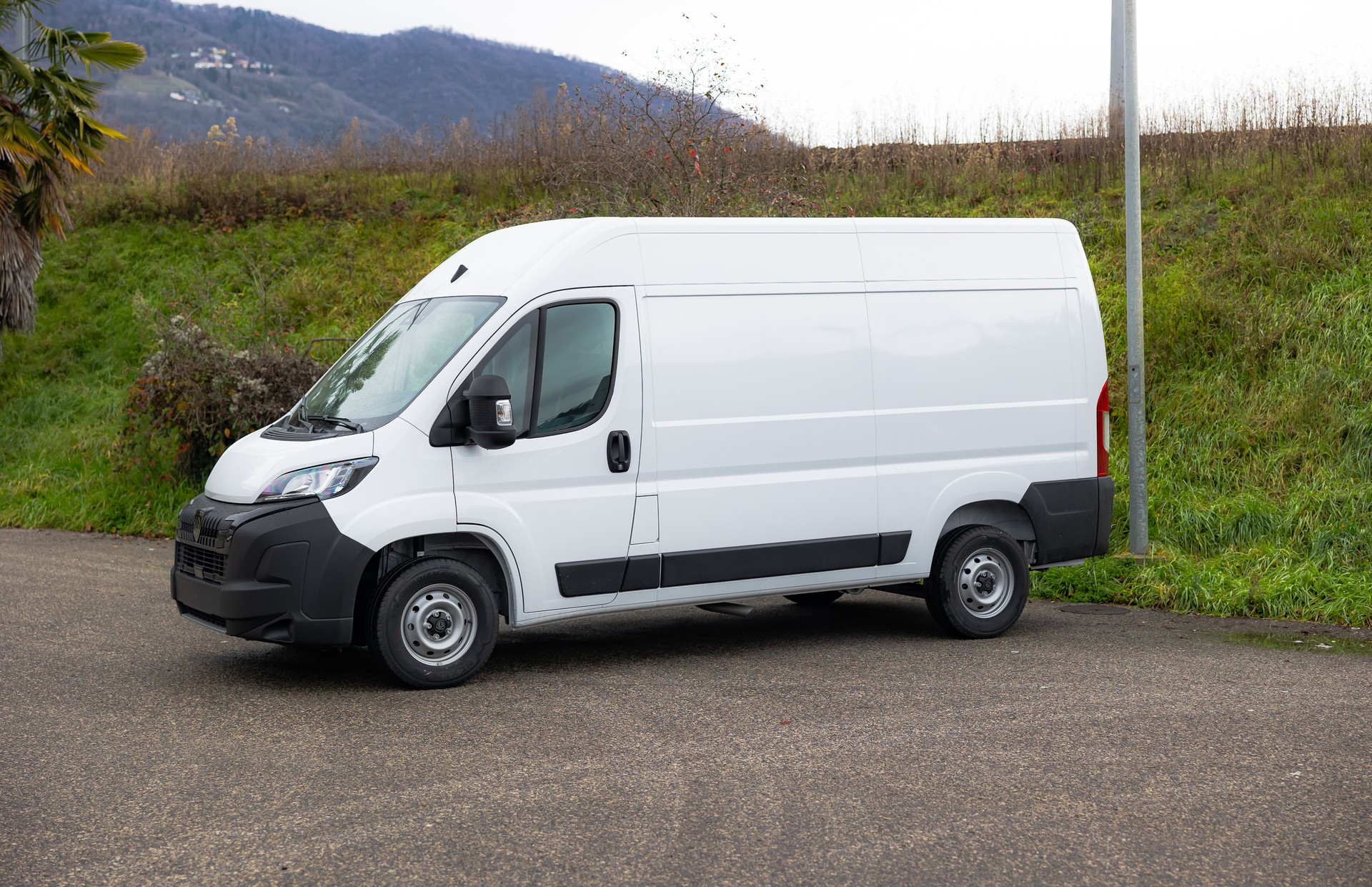 PEUGEOT Boxer 2.2 HDI L2H2 335-image-1