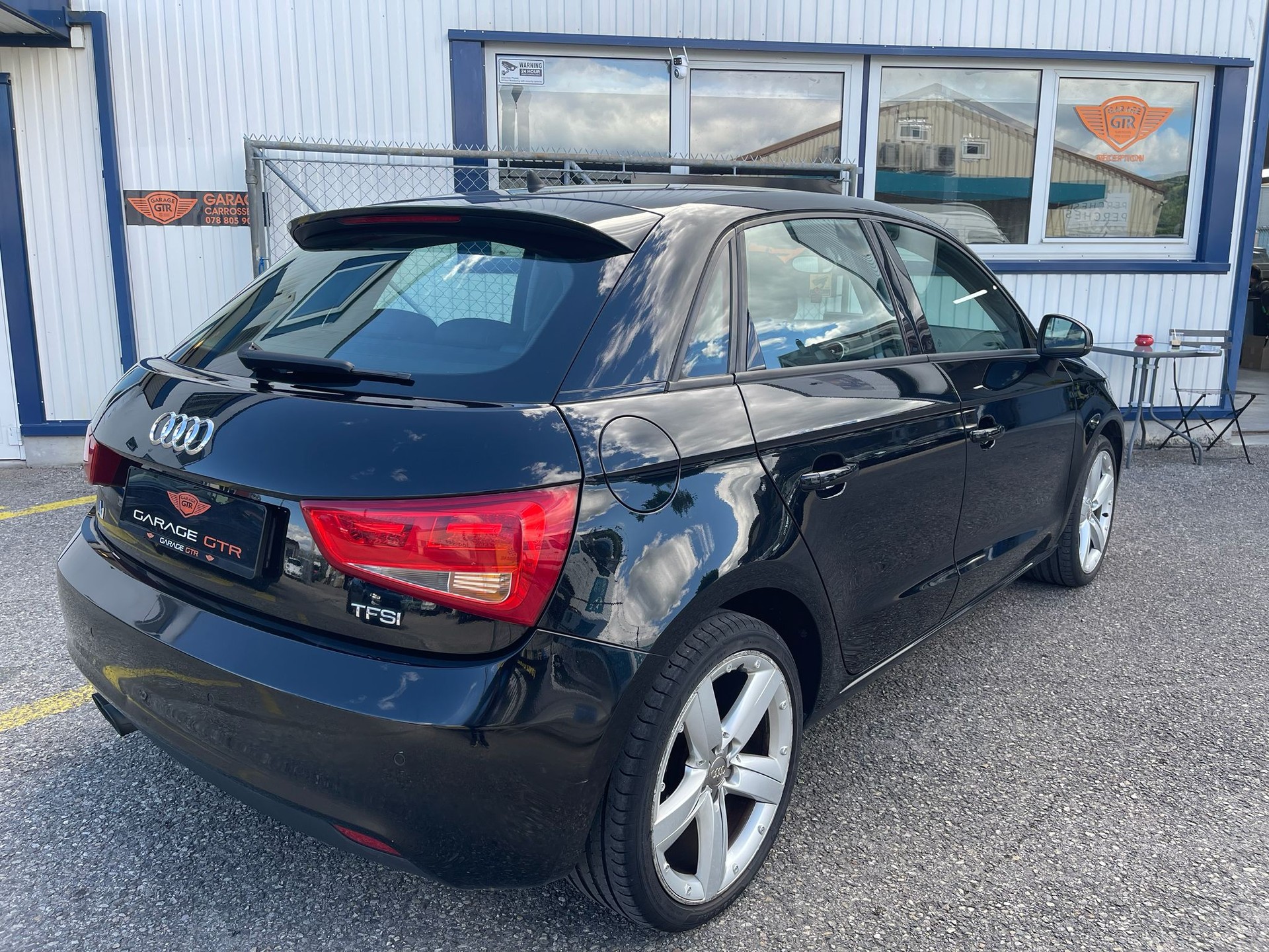 AUDI A1 Sportback 1.4 TFSI Ambition S-tronic-image-4