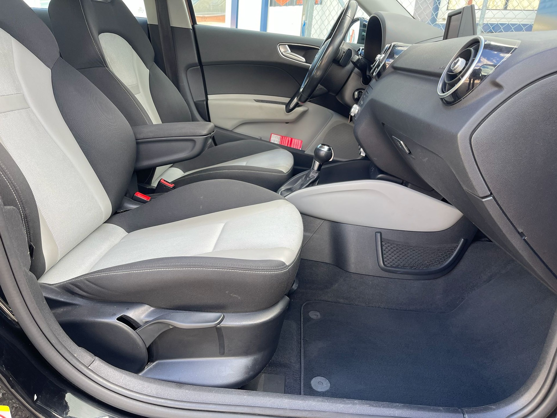 AUDI A1 Sportback 1.4 TFSI Ambition S-tronic-image-7
