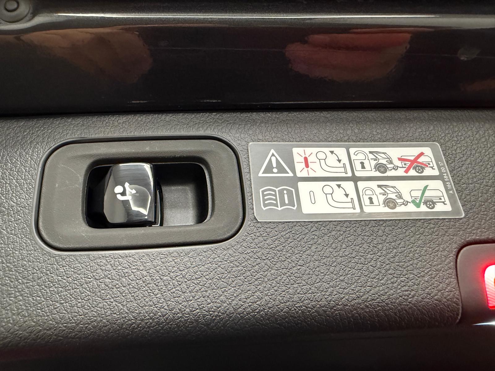 MERCEDES-BENZ C 220 d T 4 Matic-image-18