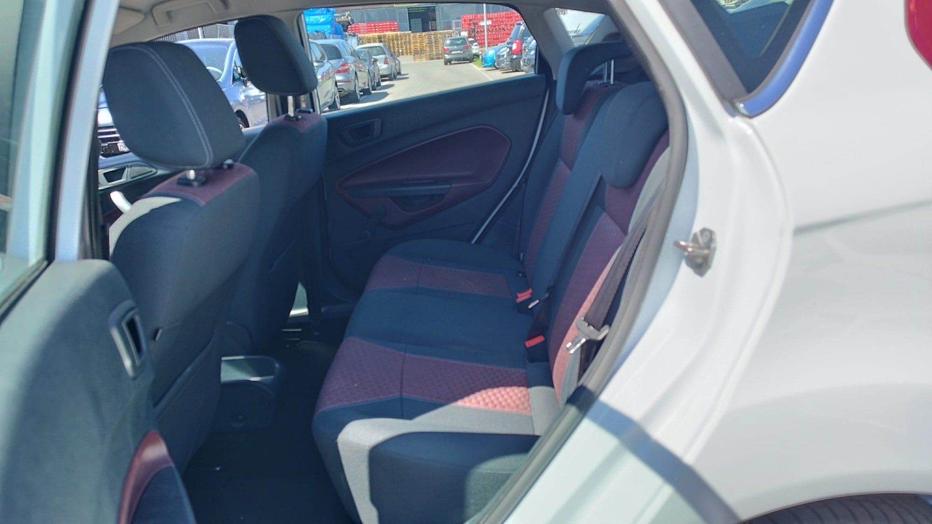 FORD Fiesta 1.4 16V Titanium Automatic-image-8