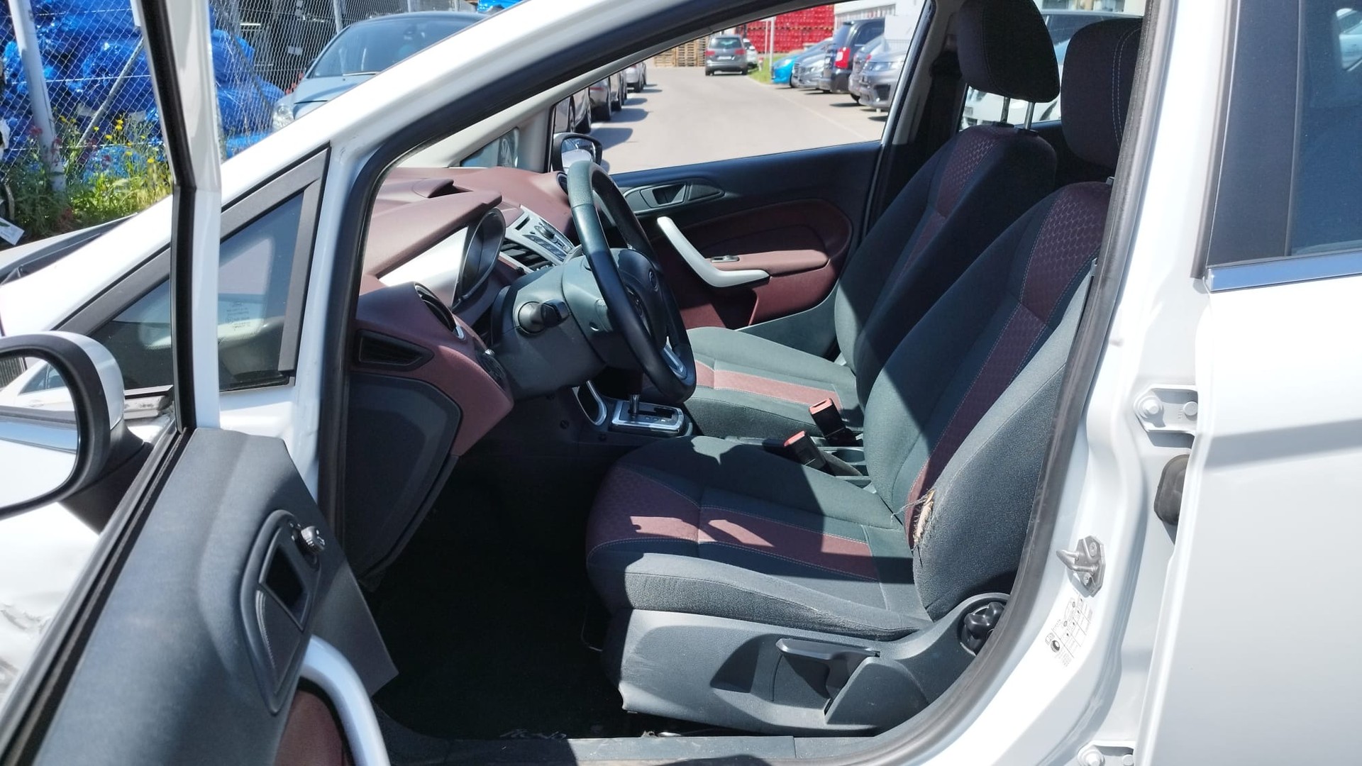 FORD Fiesta 1.4 16V Titanium Automatic-image-11