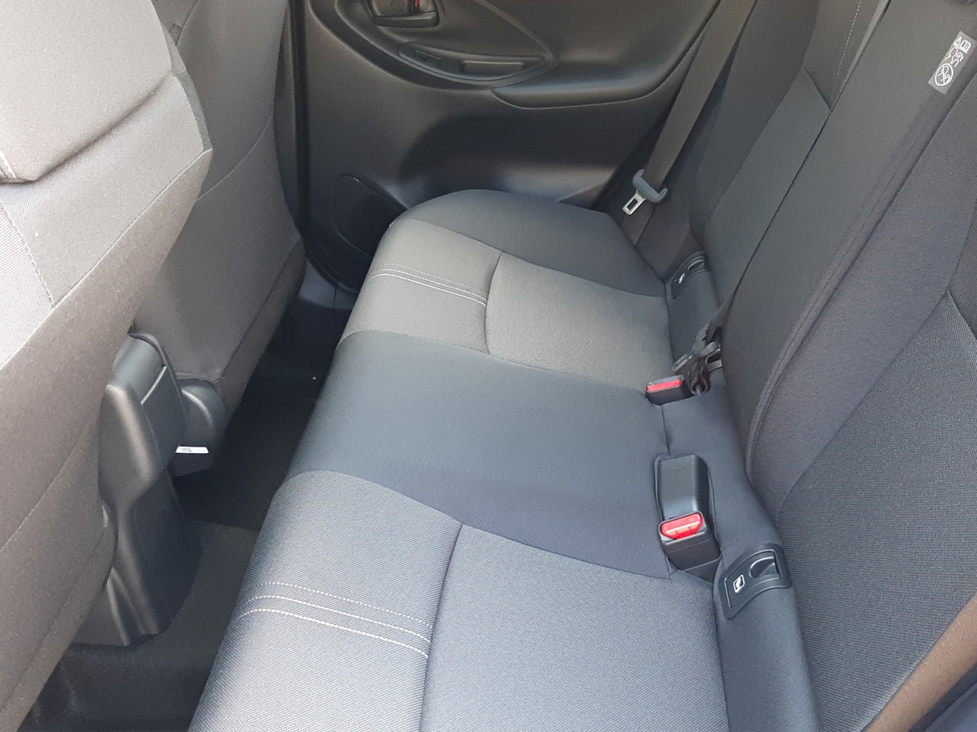 TOYOTA Yaris 1.5 VVT-i HSD Trend-image-12