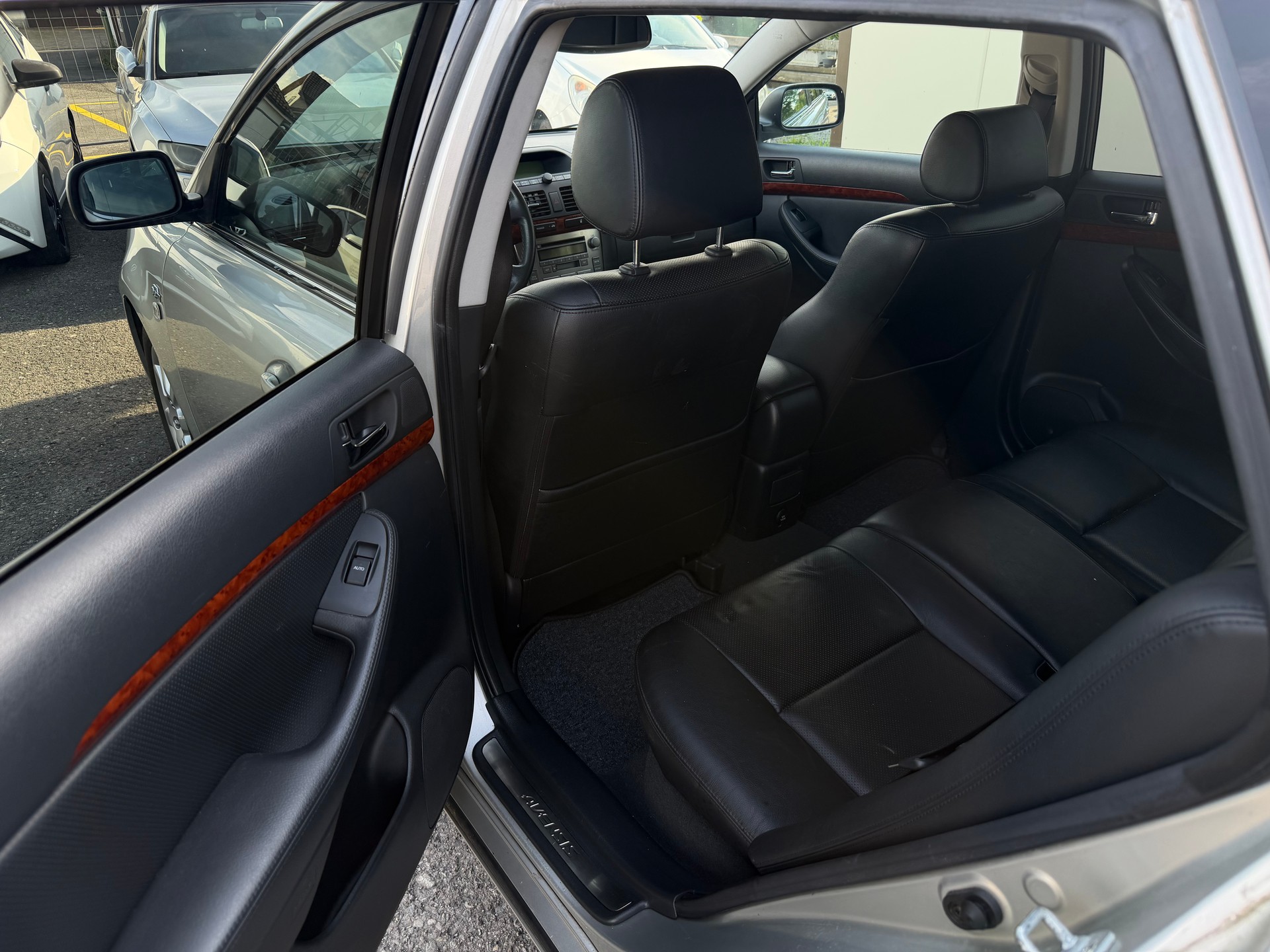 TOYOTA Avensis 2.2D-4 D CleanPower Linea Sol Sportswagon-image-8