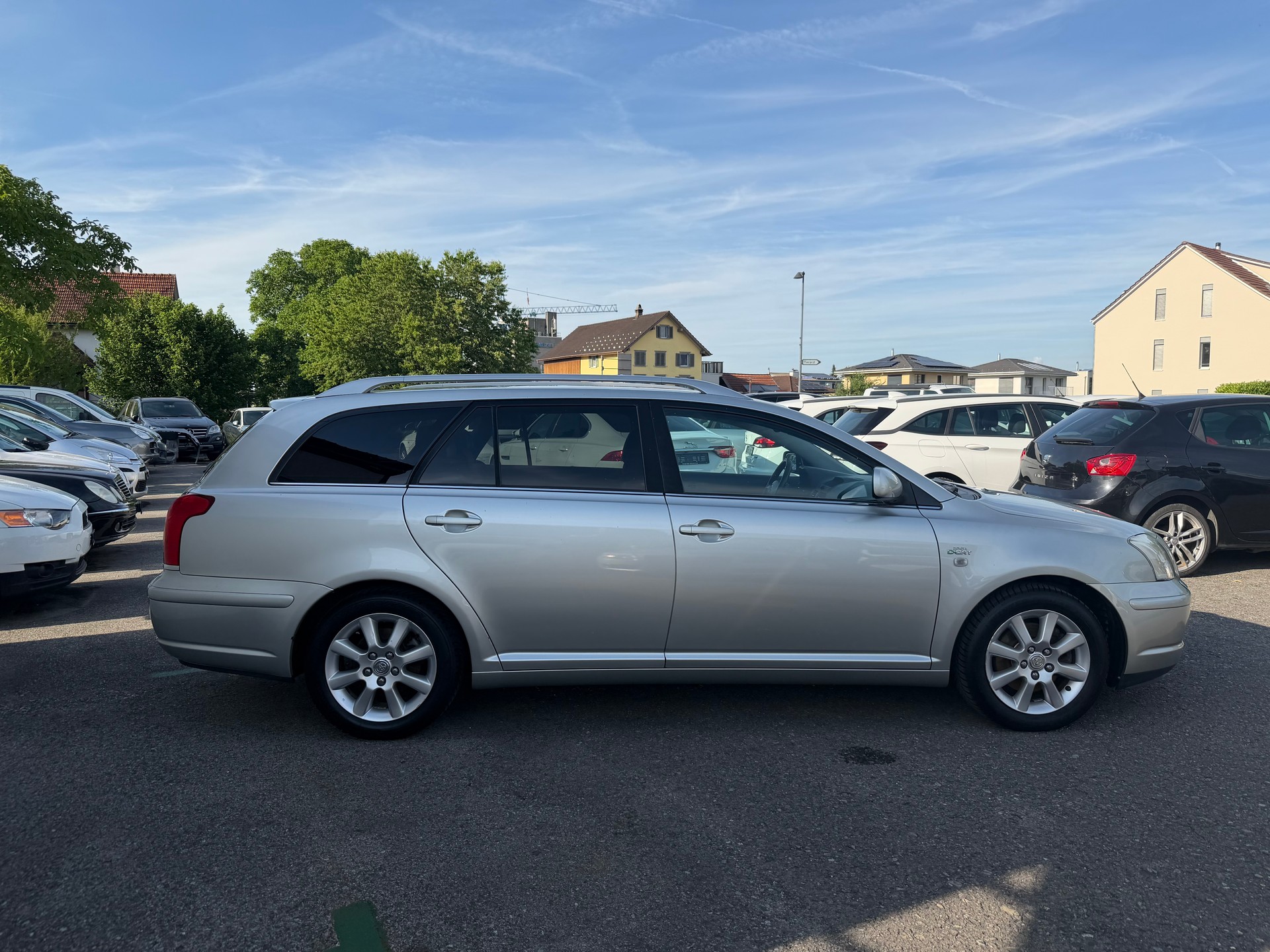 TOYOTA Avensis 2.2D-4 D CleanPower Linea Sol Sportswagon-image-2