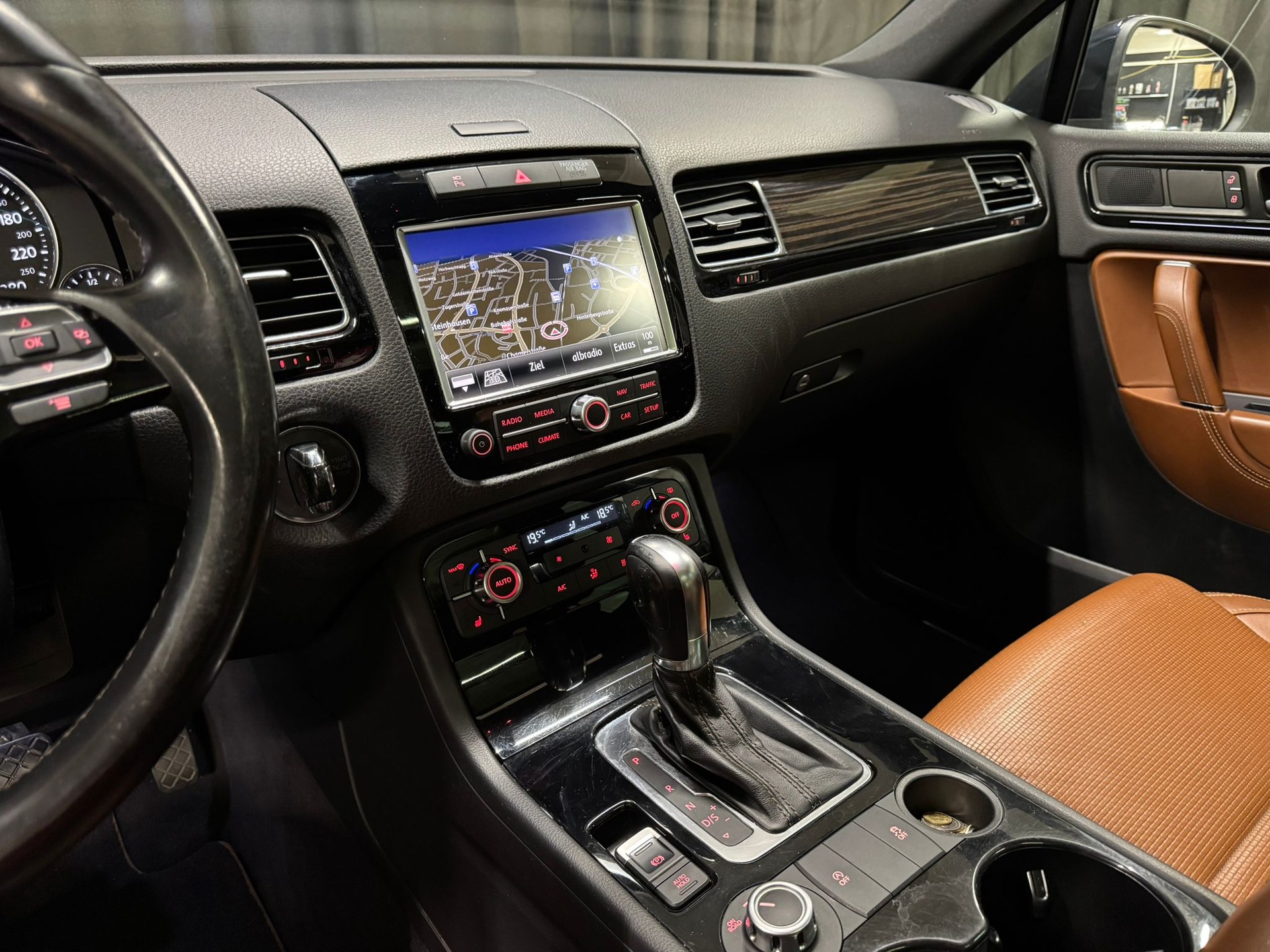 VW Touareg 3.0 TDI BlueMotion Technology Tiptronic-image-6