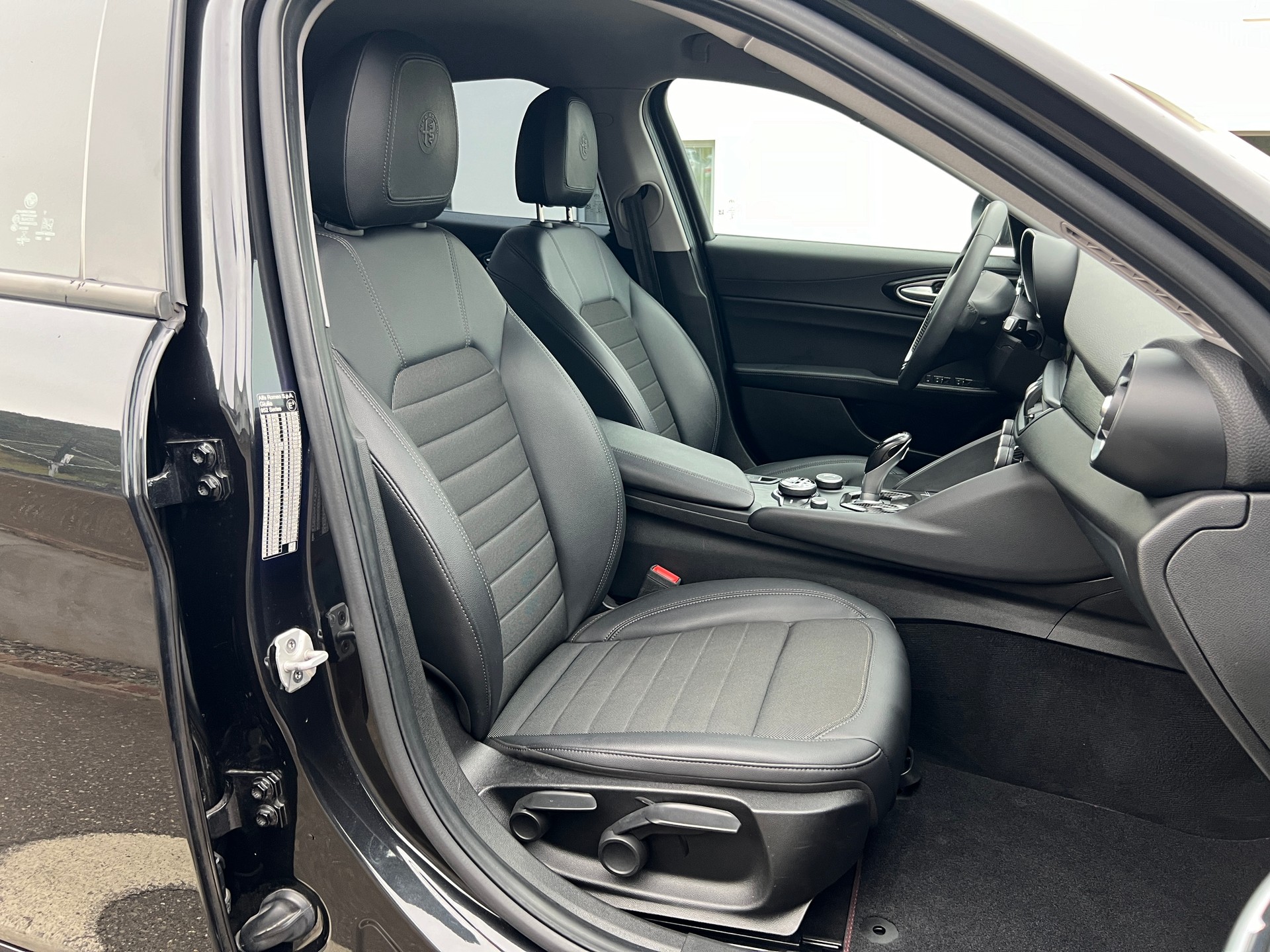 ALFA ROMEO Giulia 2.2 JTDM Super Automatic * 20" Alufelgen *-image-13