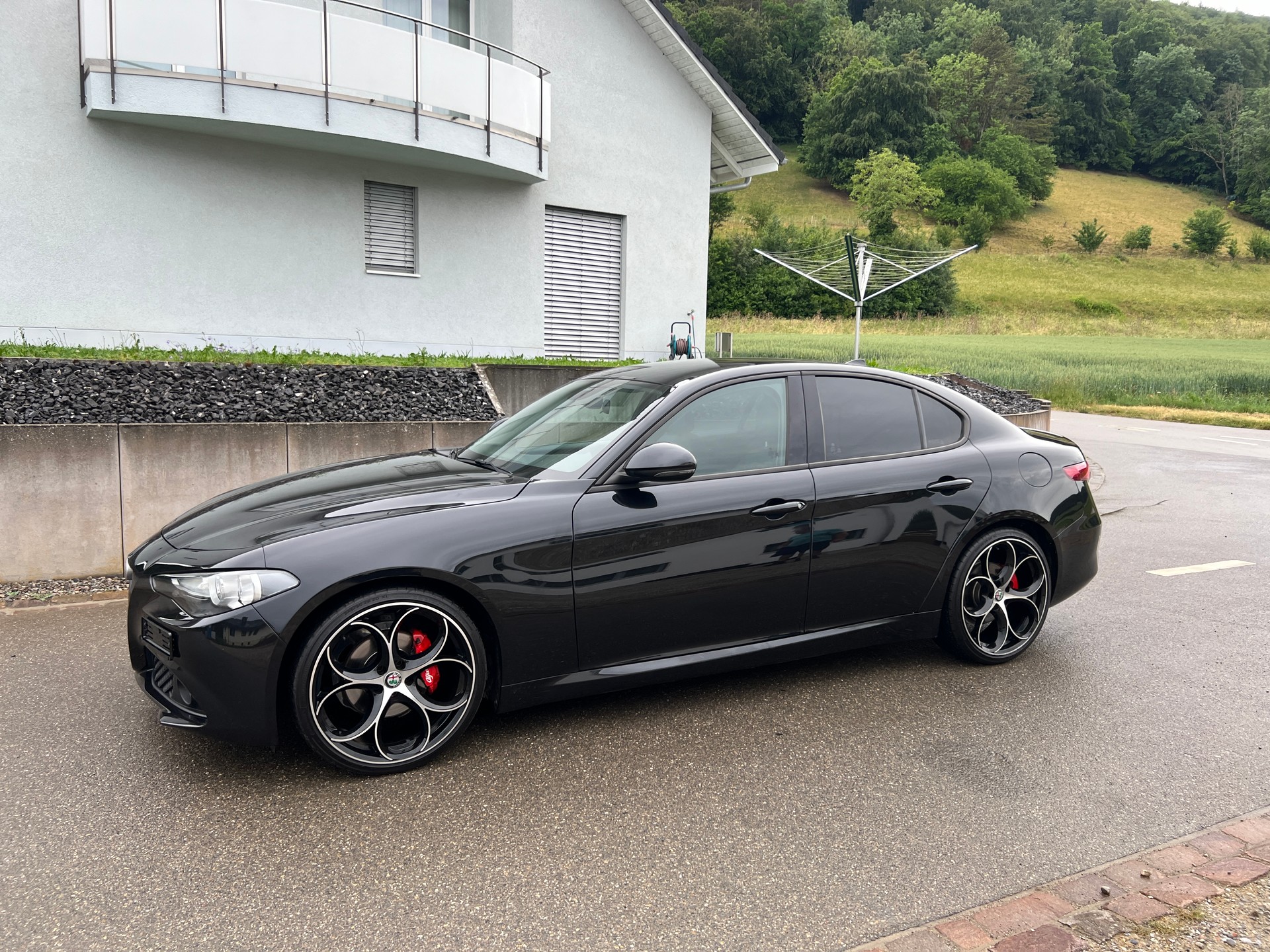 ALFA ROMEO Giulia 2.2 JTDM Super Automatic * 20" Alufelgen *-image-1