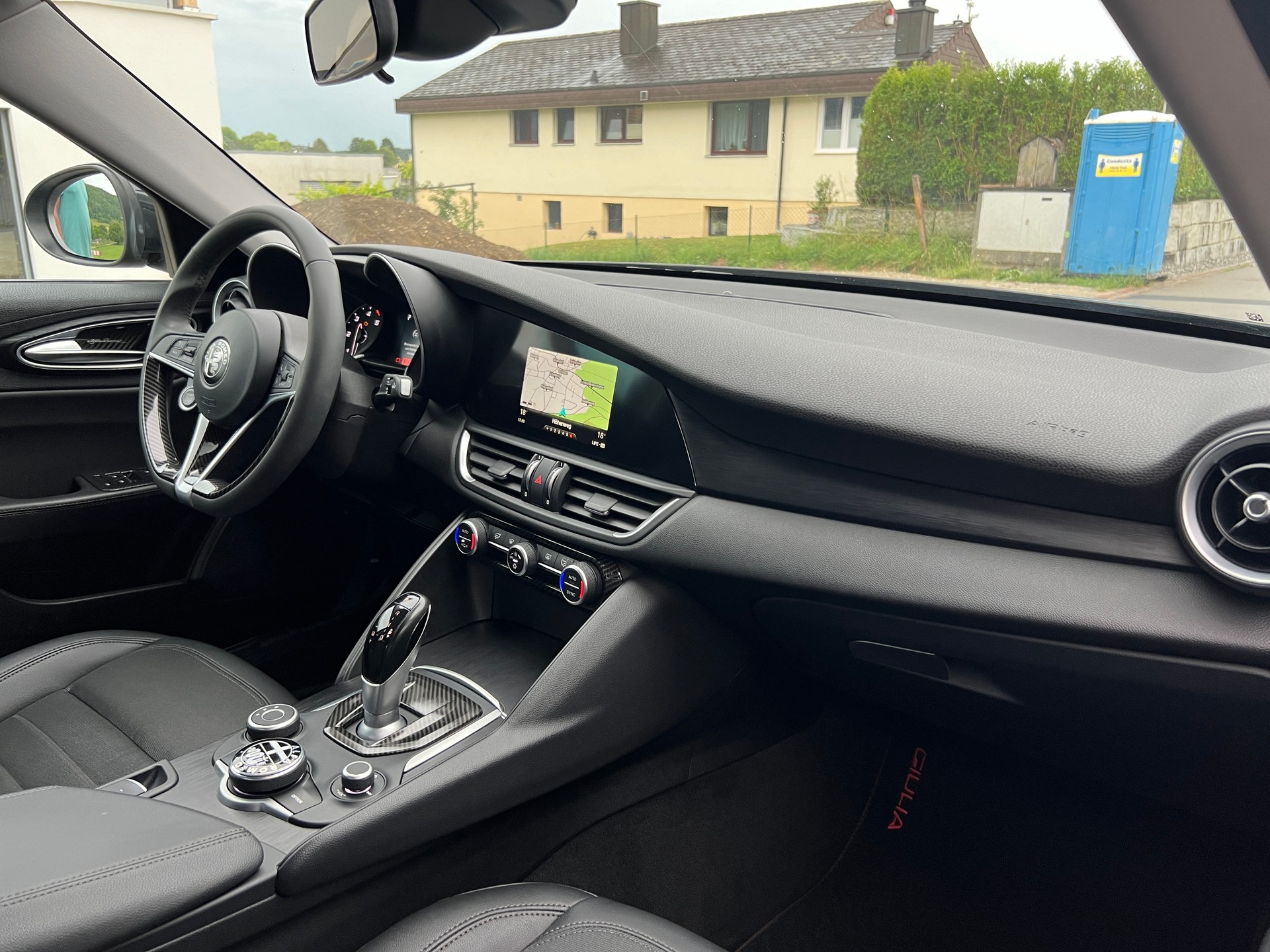ALFA ROMEO Giulia 2.2 JTDM Super Automatic * 20" Alufelgen *-image-10