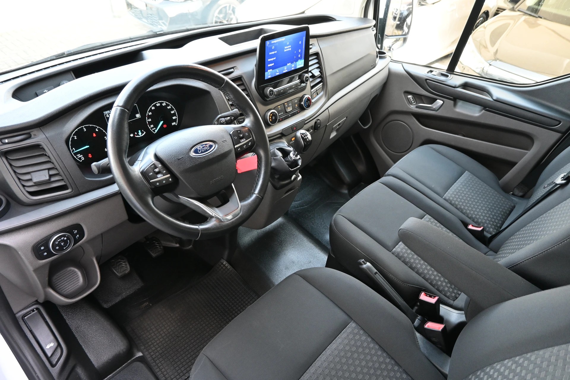 FORD Transit Custom Van 320 L1H1 Trend 3-Plätzer + Einrichtung + CH Auto-image-12