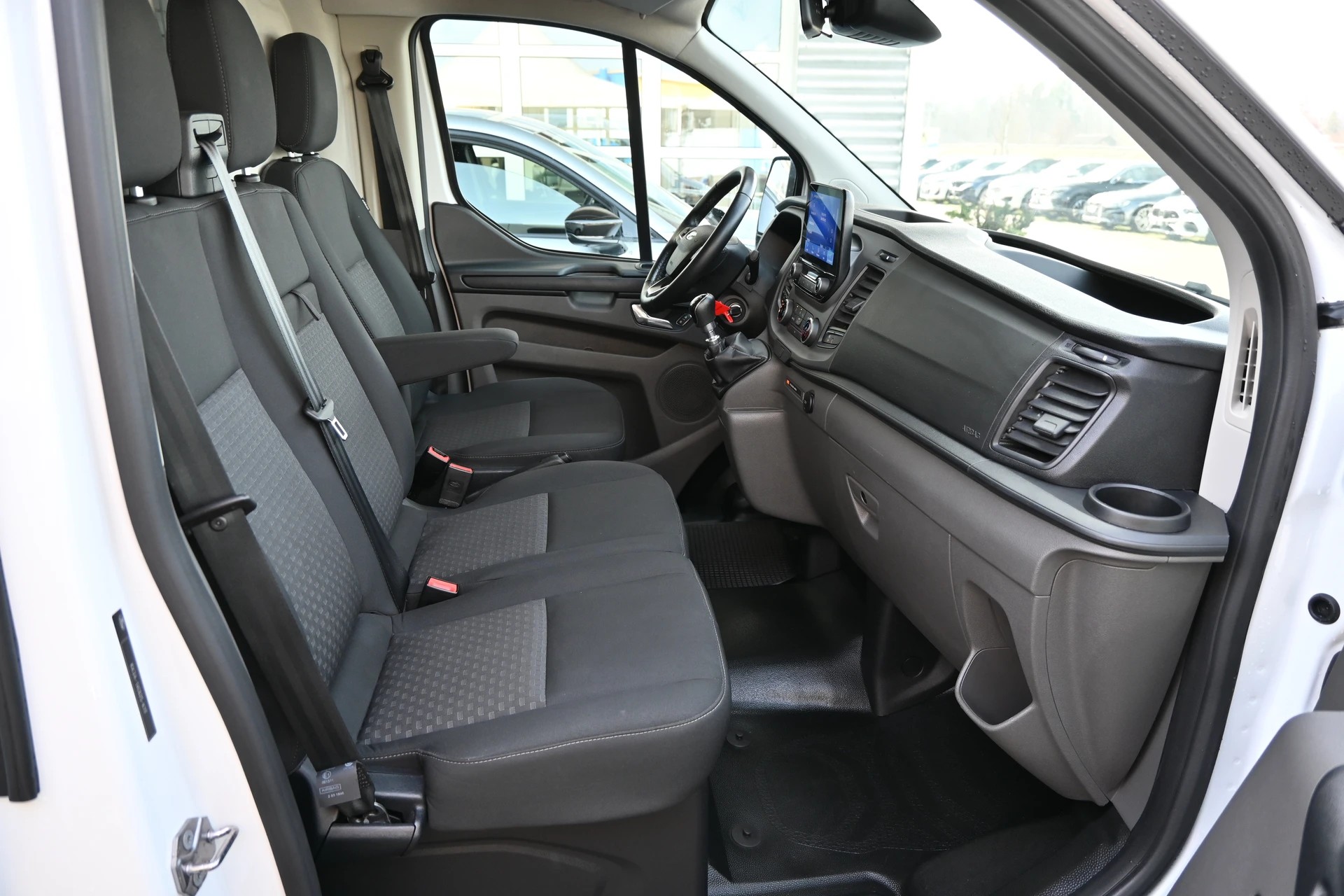 FORD Transit Custom Van 320 L1H1 Trend 3-Plätzer + Einrichtung + CH Auto-image-15