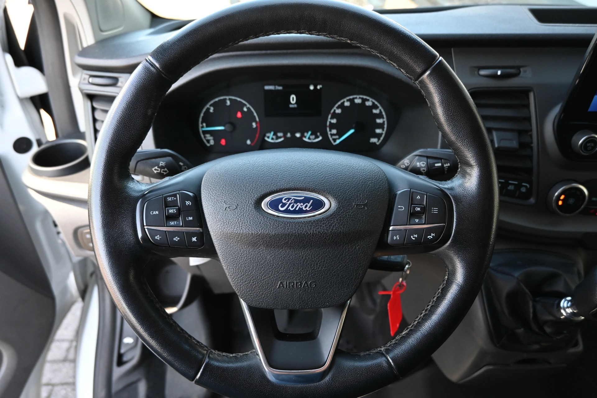 FORD Transit Custom Van 320 L1H1 Trend 3-Plätzer + Einrichtung + CH Auto-image-16